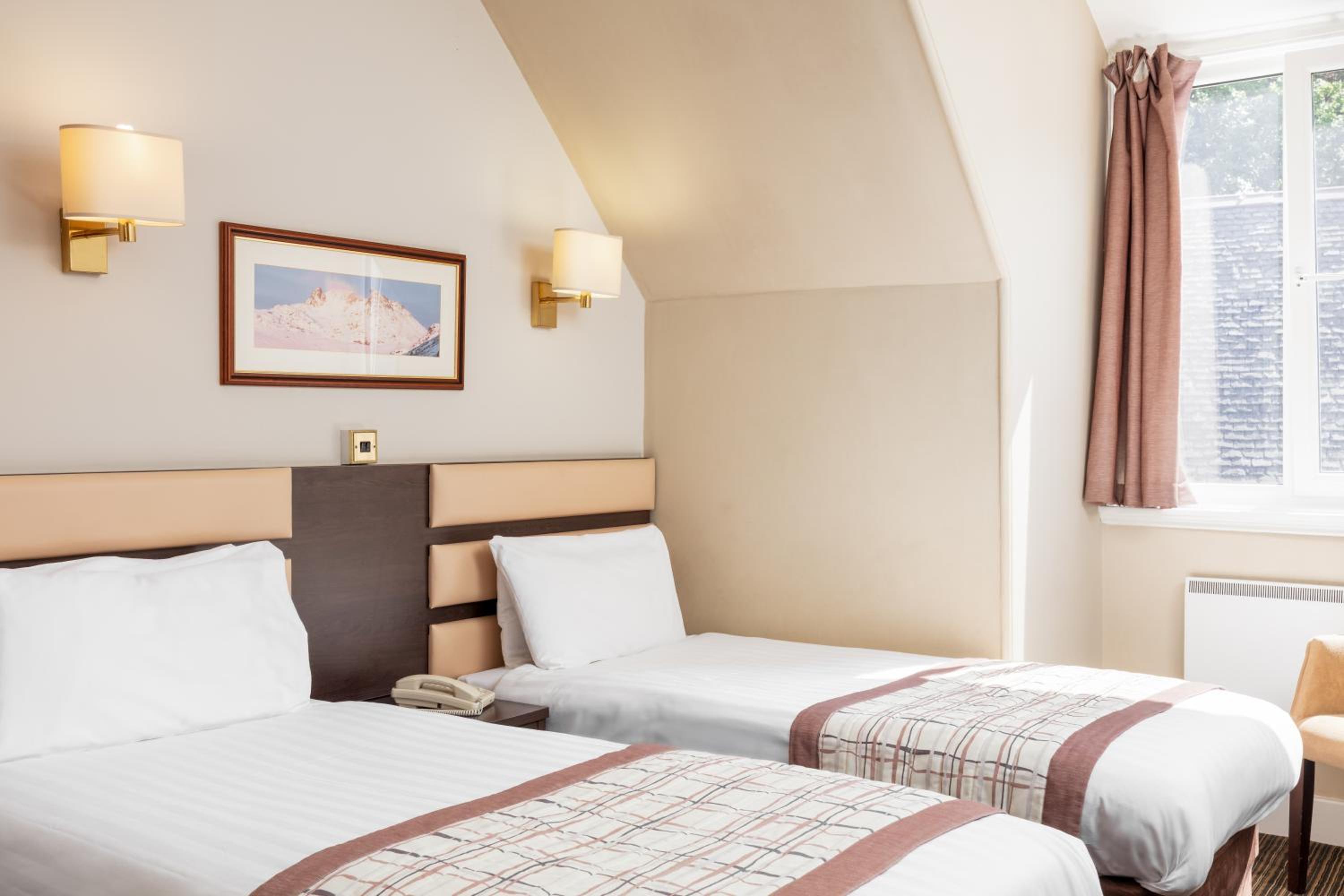 Twin Room - Photo 1