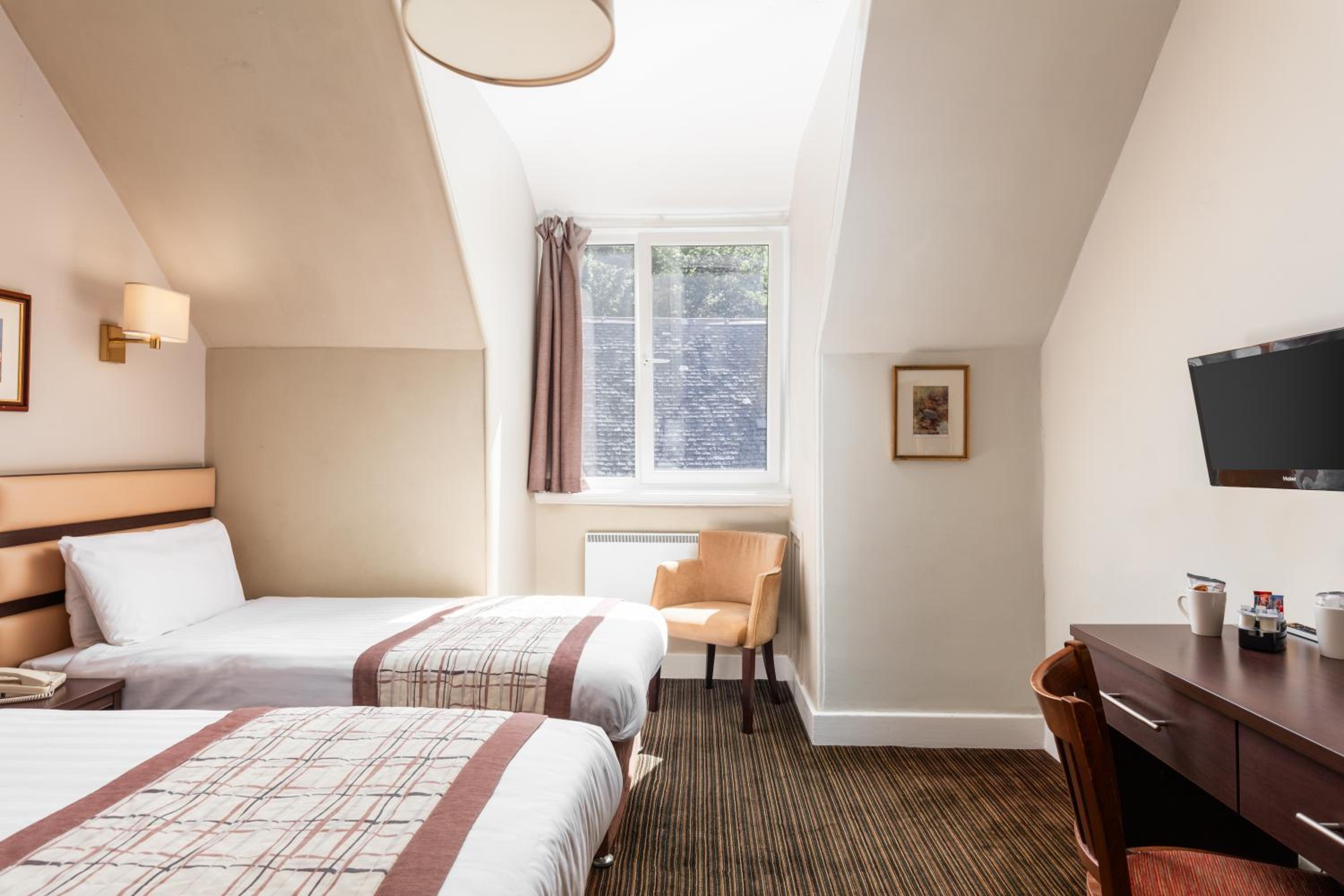 Twin Room - Photo 2