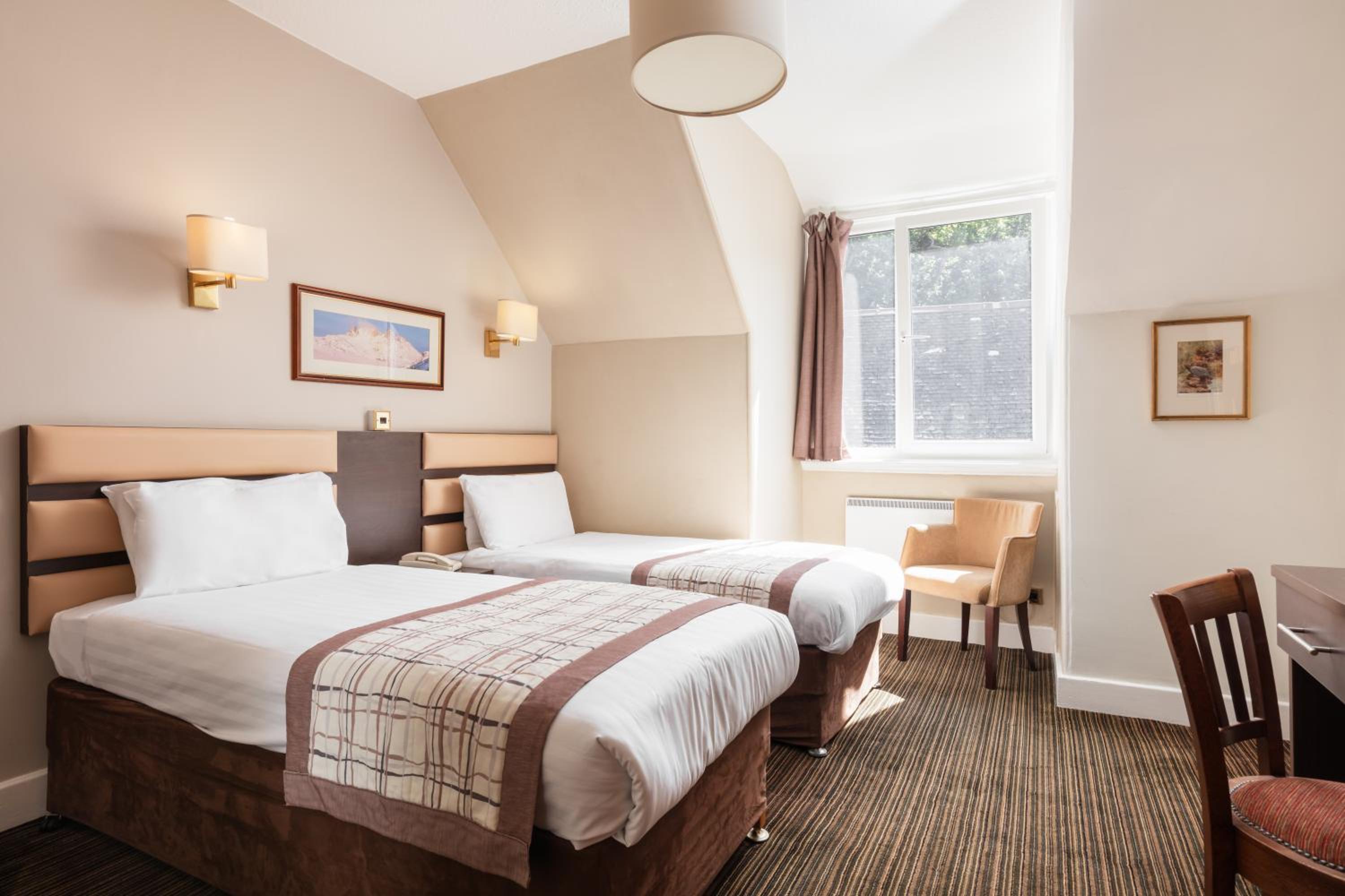 Twin Room - Photo 3