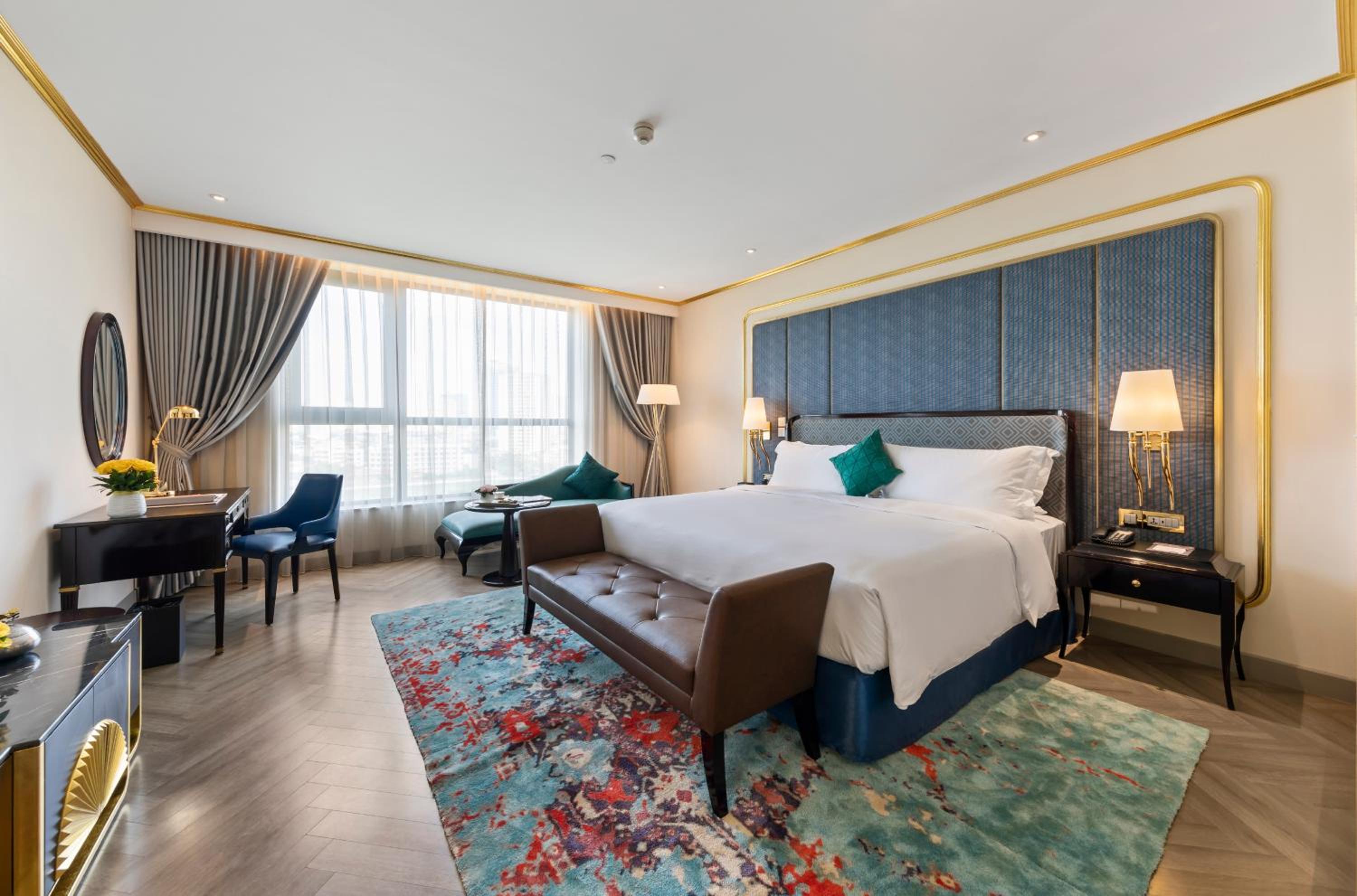 Premier Lakeview King - Photo 1