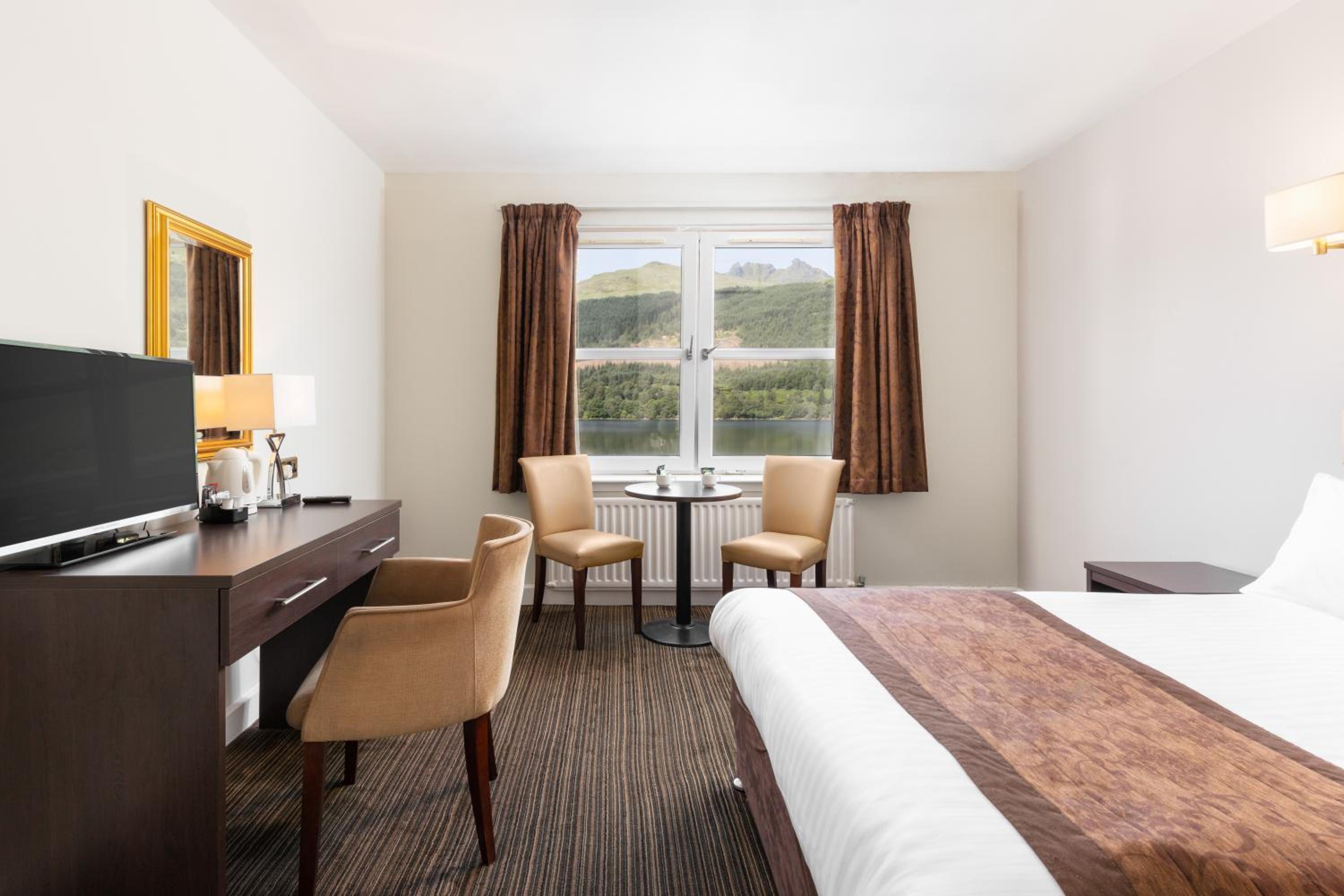 Double Room with Loch View - Photo 1