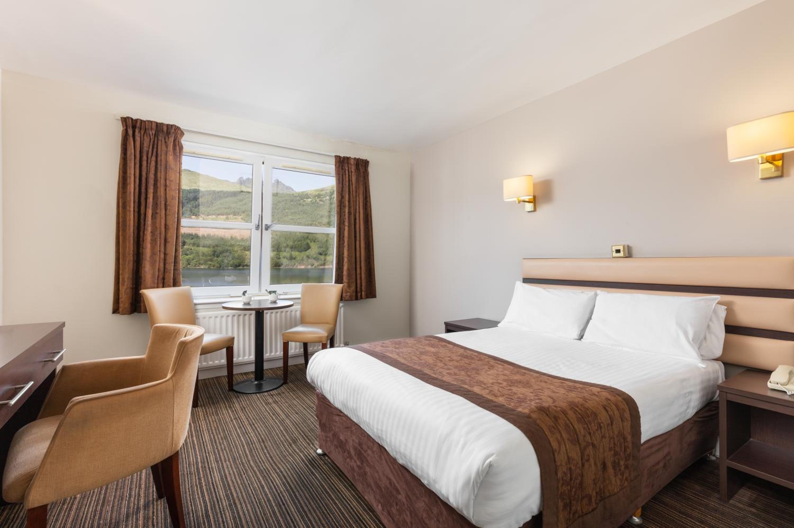 Double Room with Loch View - Photo 2