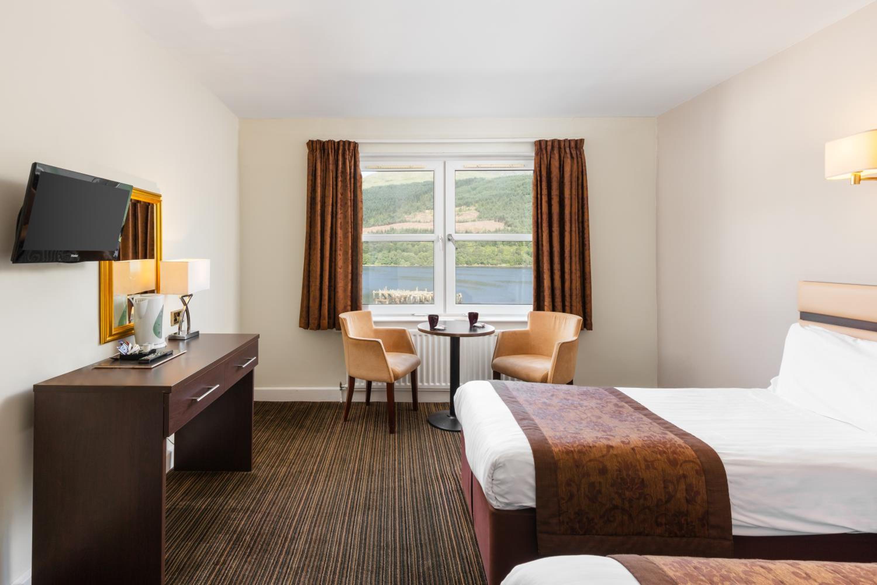 Twin Room with Loch View - Photo 1