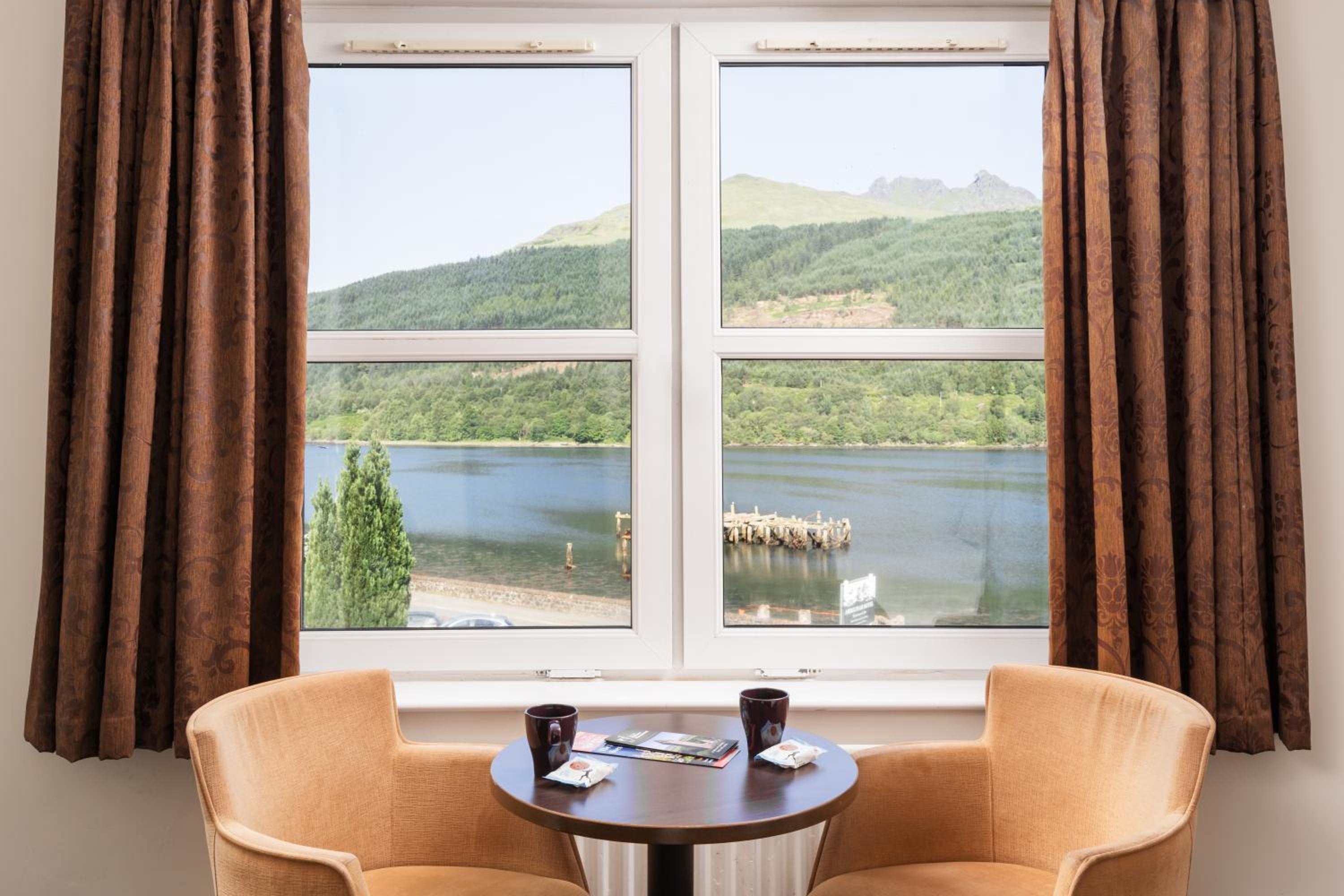 Twin Room with Loch View - Photo 3