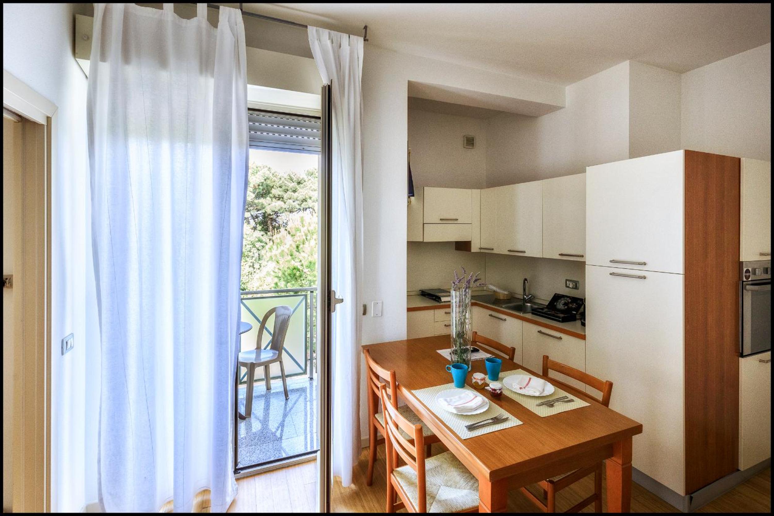 Large One-Bedroom Apartment - Photo 5