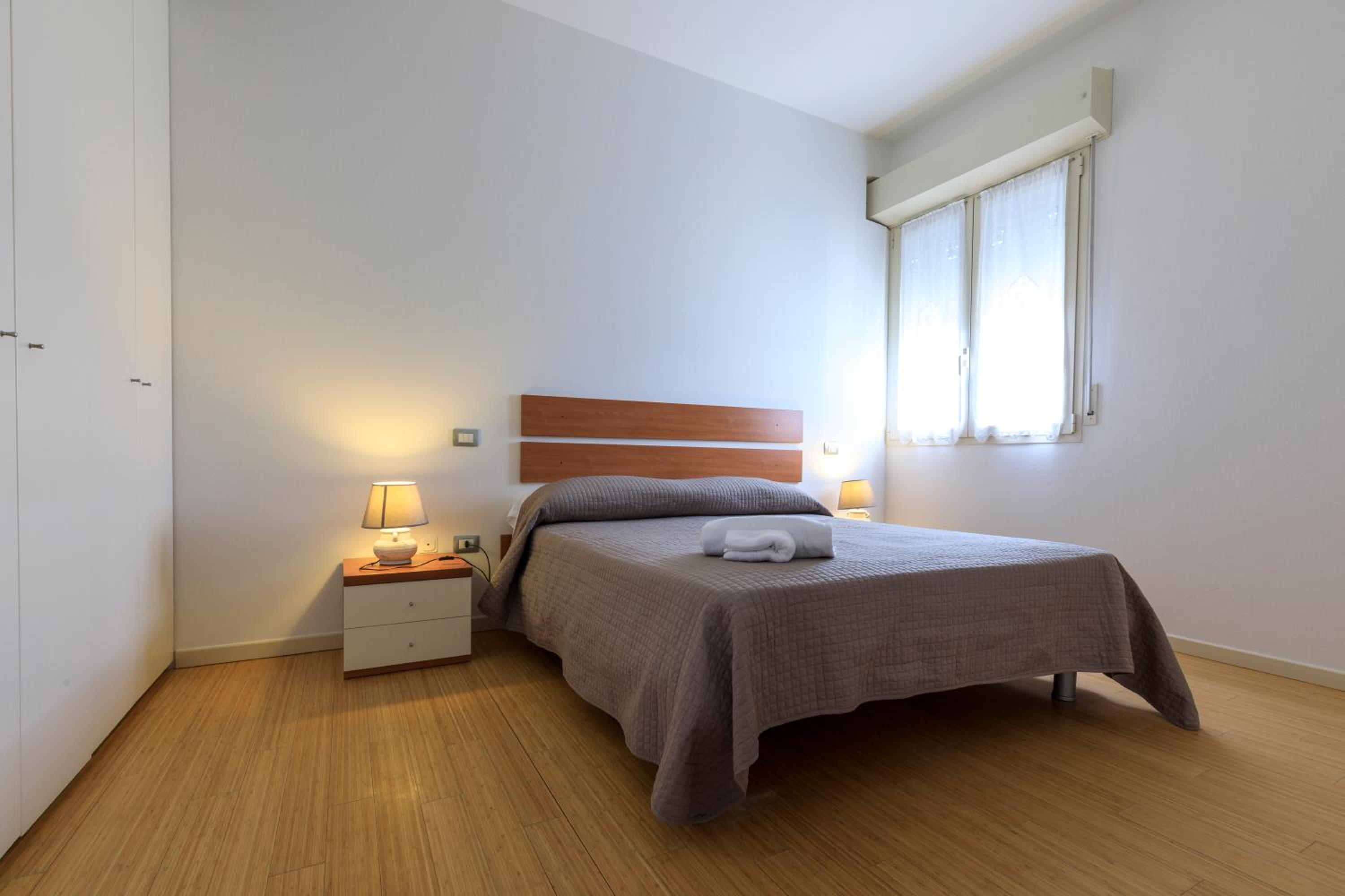 Large One-Bedroom Apartment - Photo 4