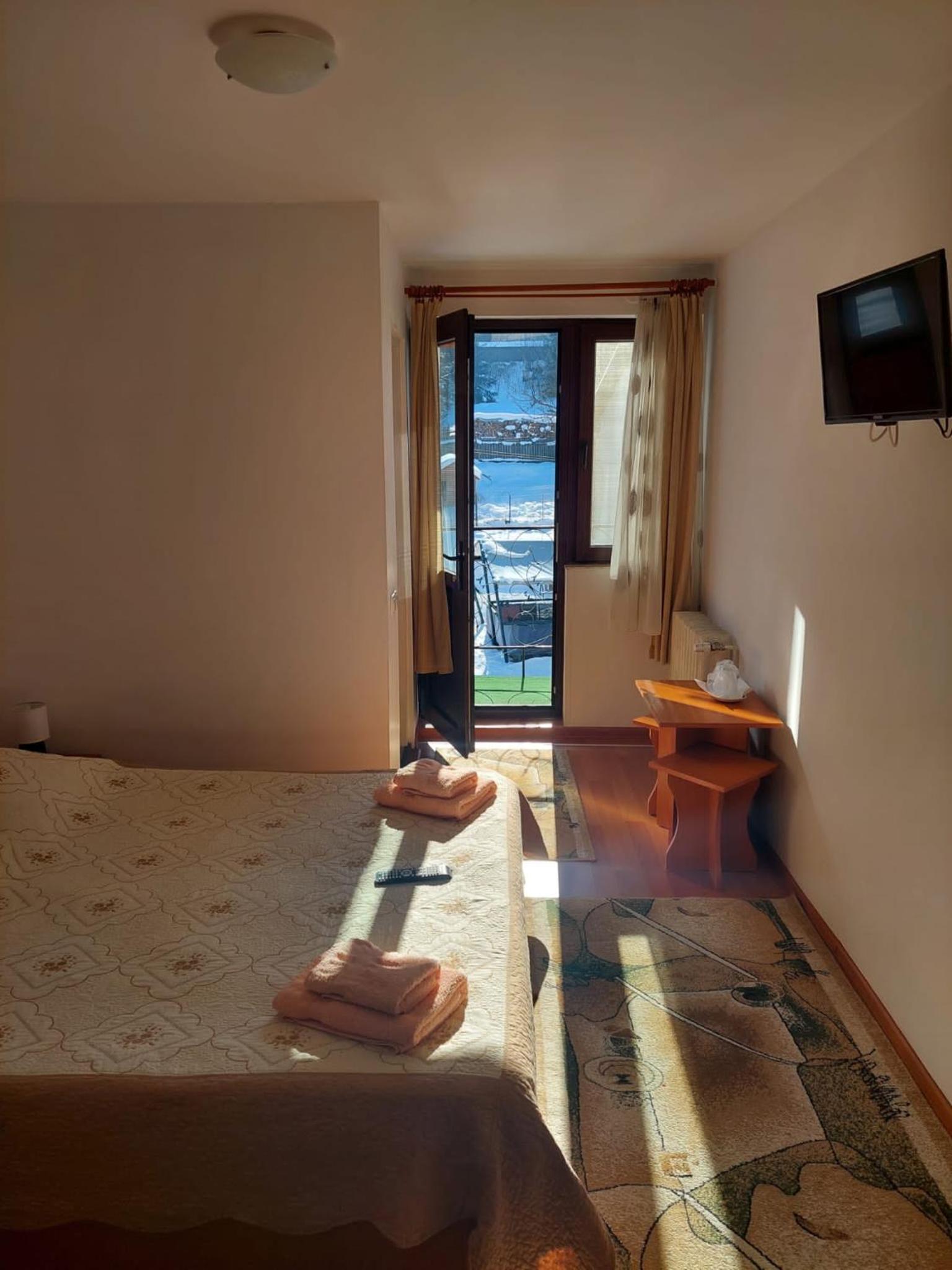 Seven-Bedroom House photo 1