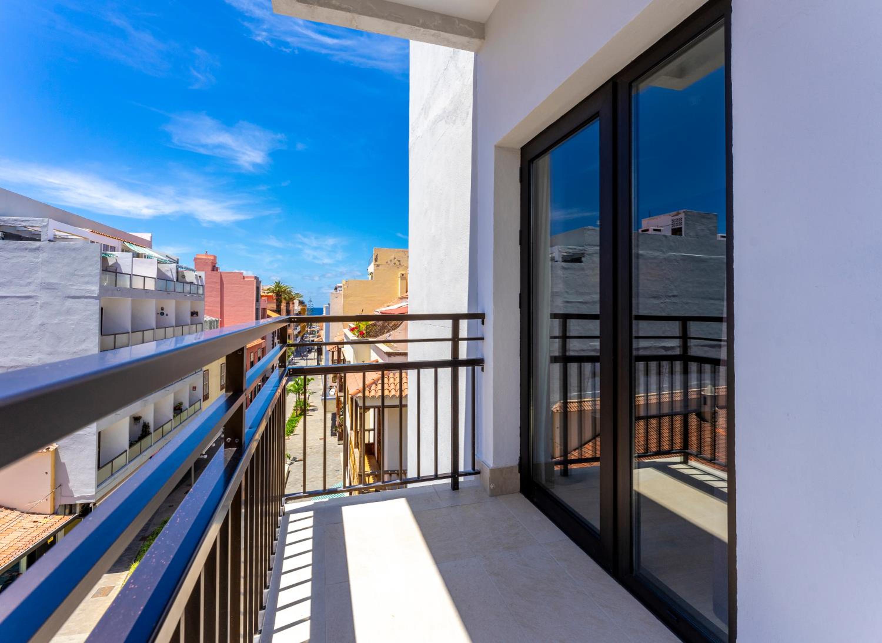 Standard Double or Twin Room with Balcony - Photo 2