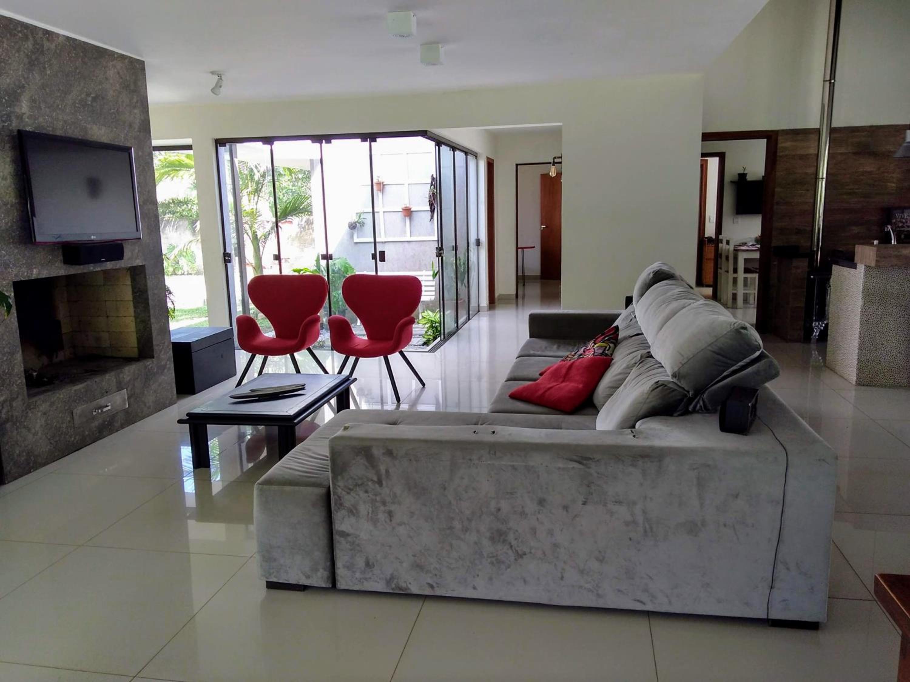 Six-Bedroom House photo 1
