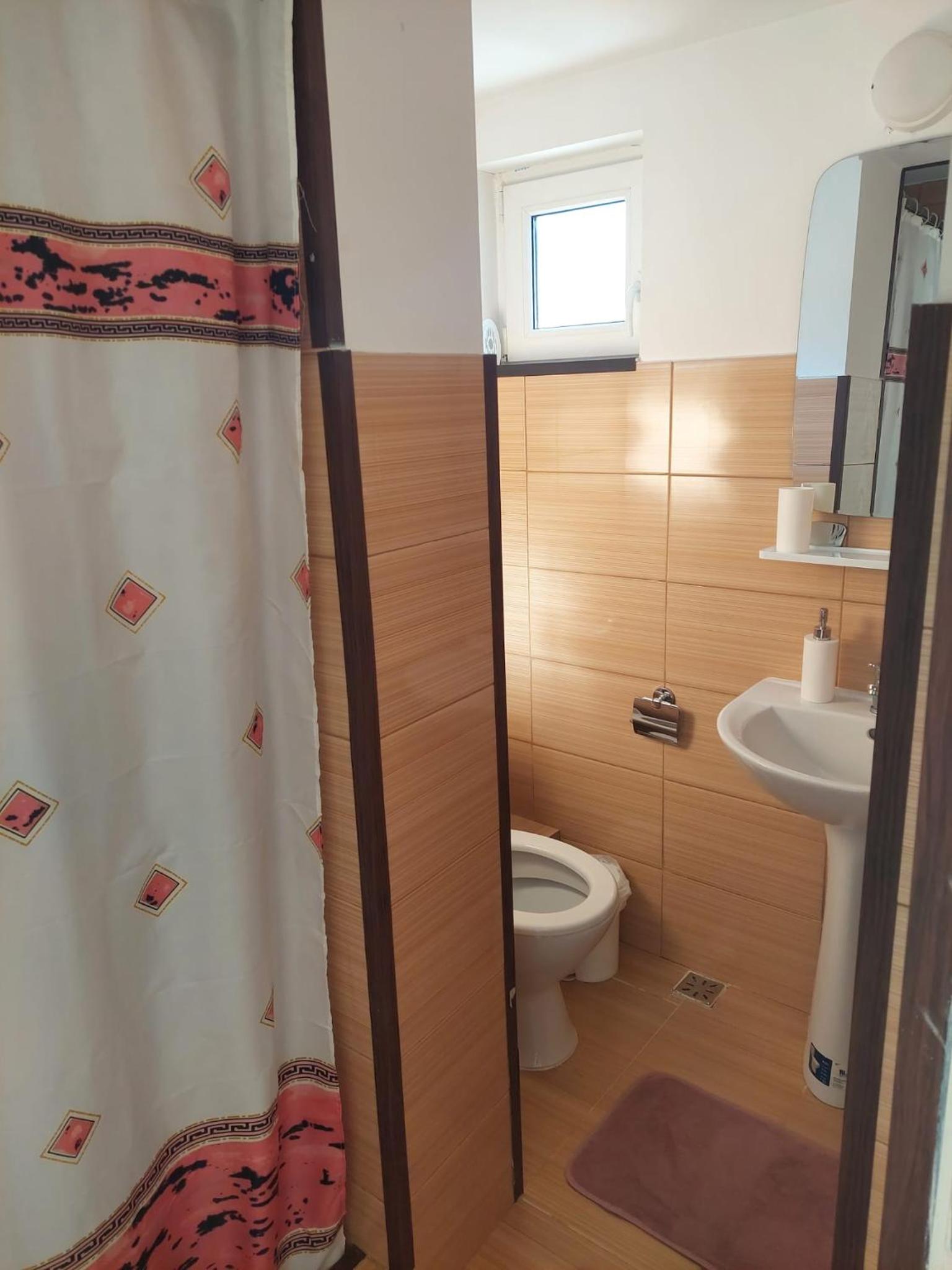 Seven-Bedroom House photo 2