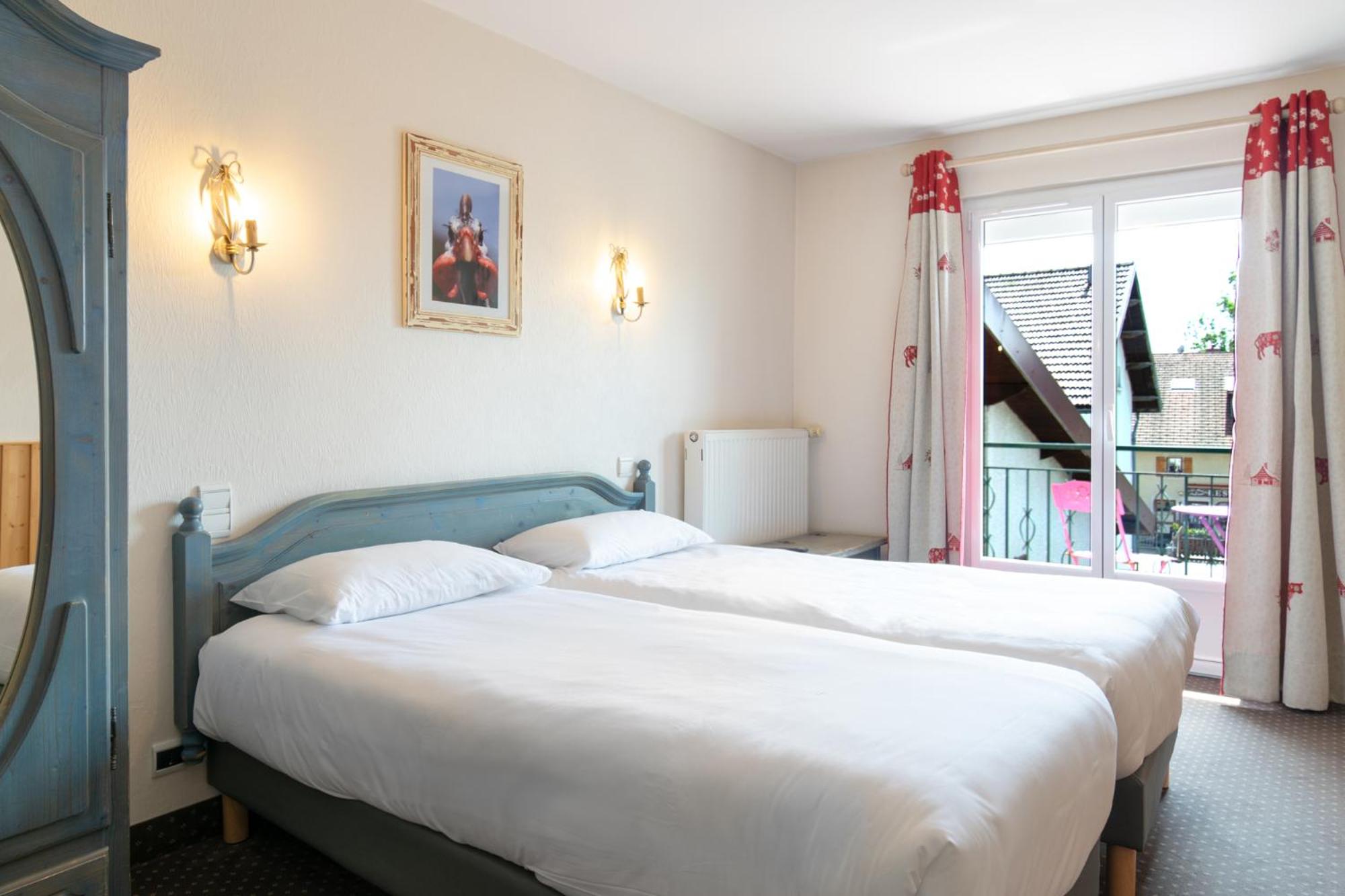 Twin Room with Balcony or Terrace photo 2