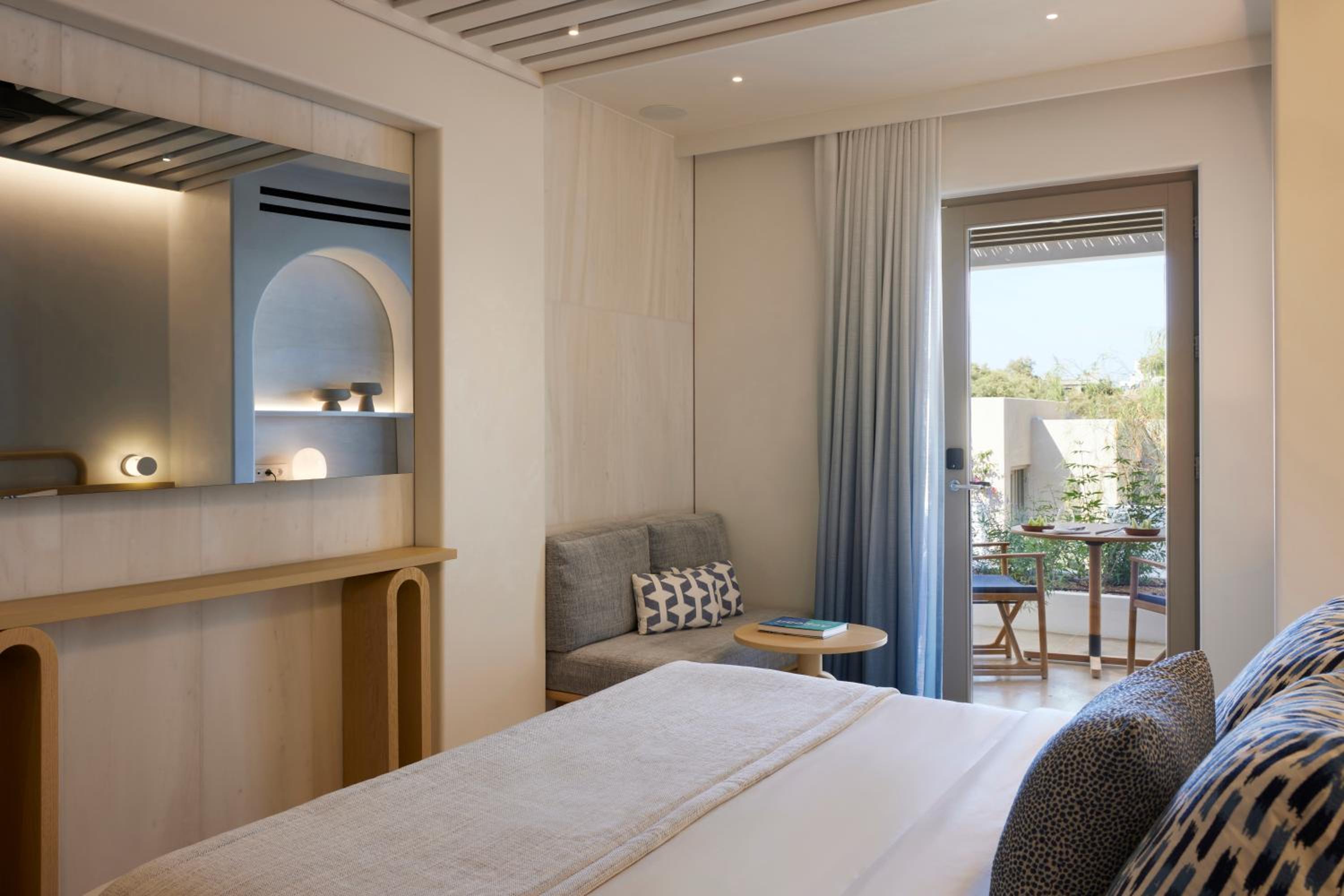 Superior Double Room with One Double Bed and 2 Adults Occupancy (Non Smoking) photo 3