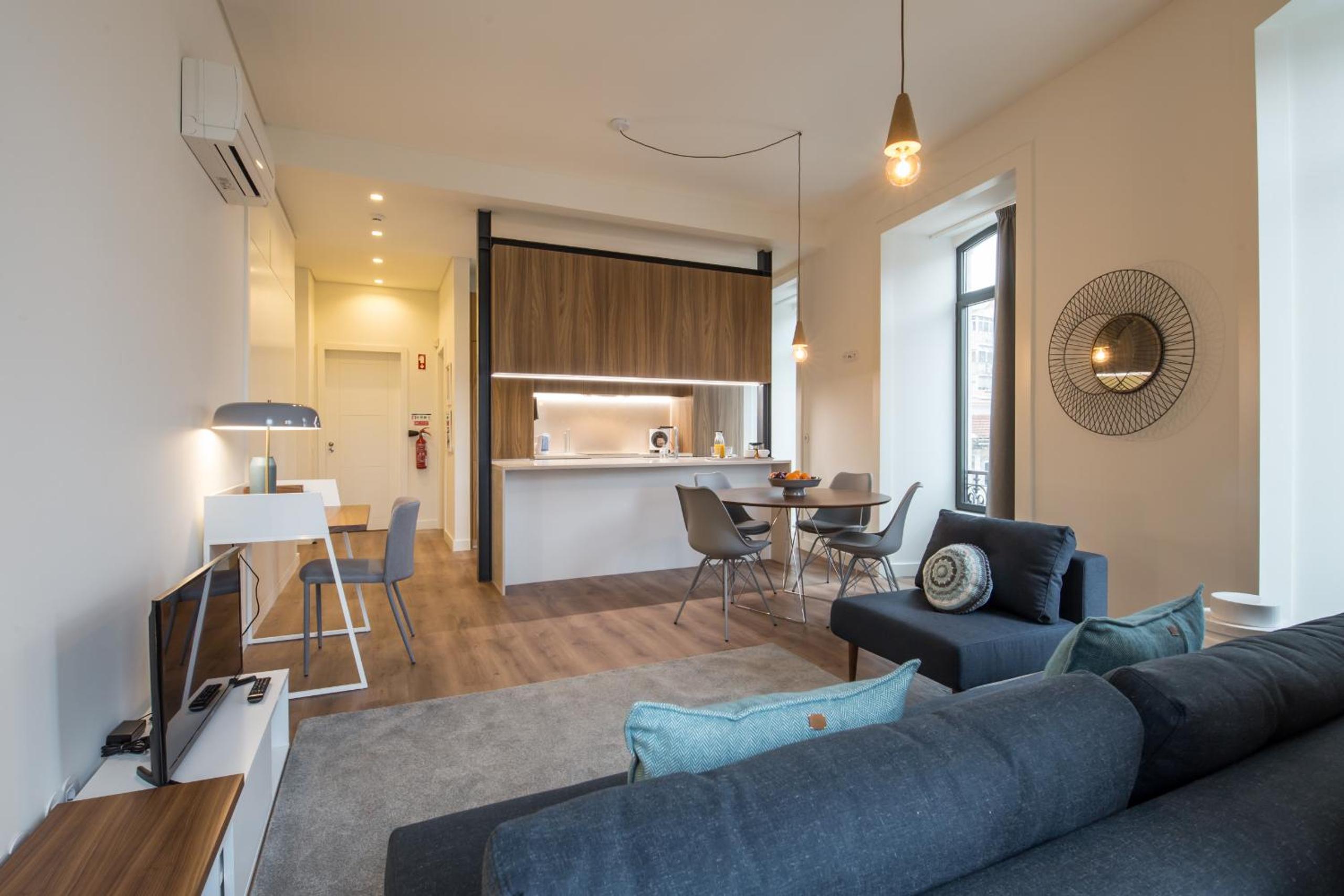Apartment with Balcony photo 1