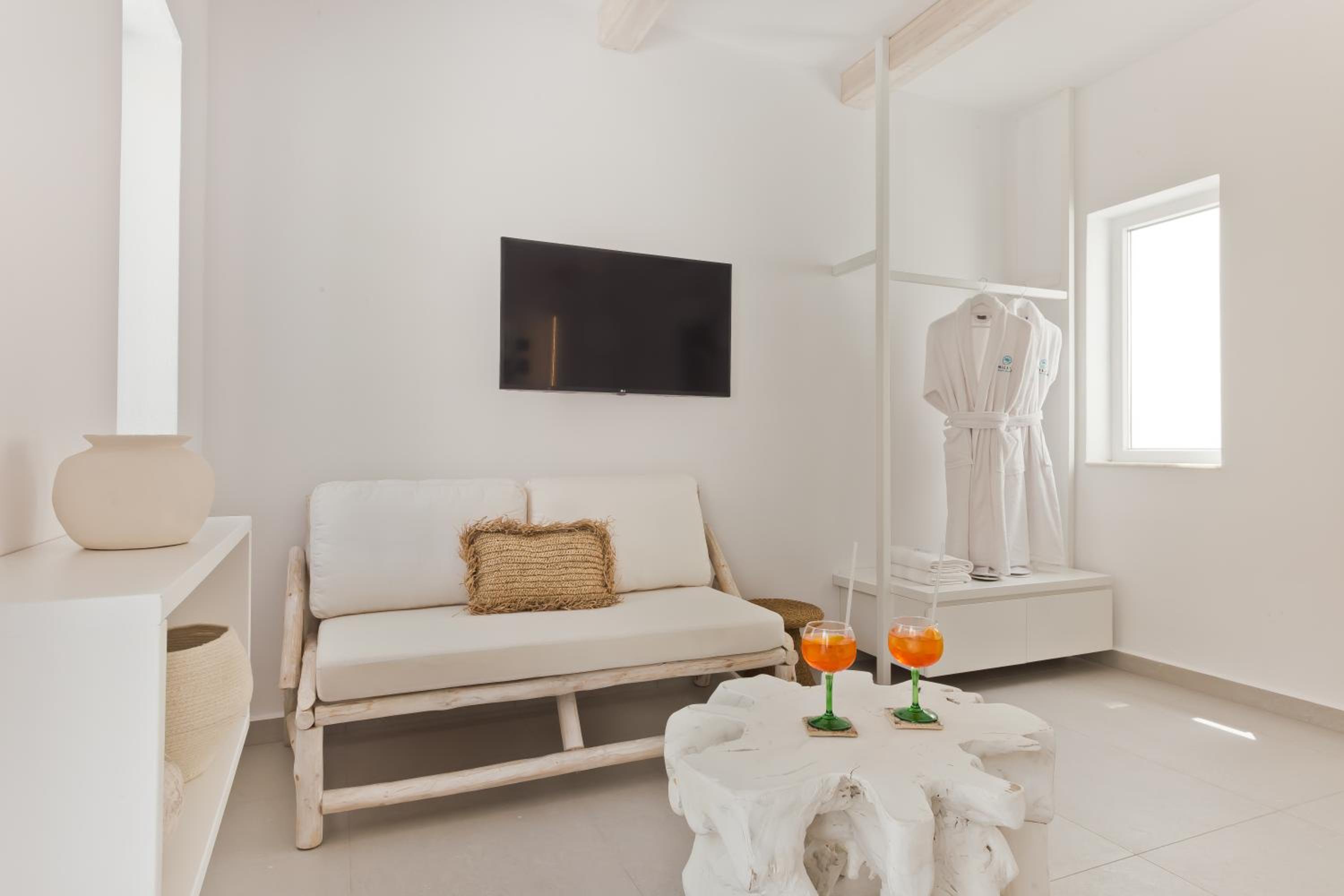 Deluxe Suite with Sea View photo 3