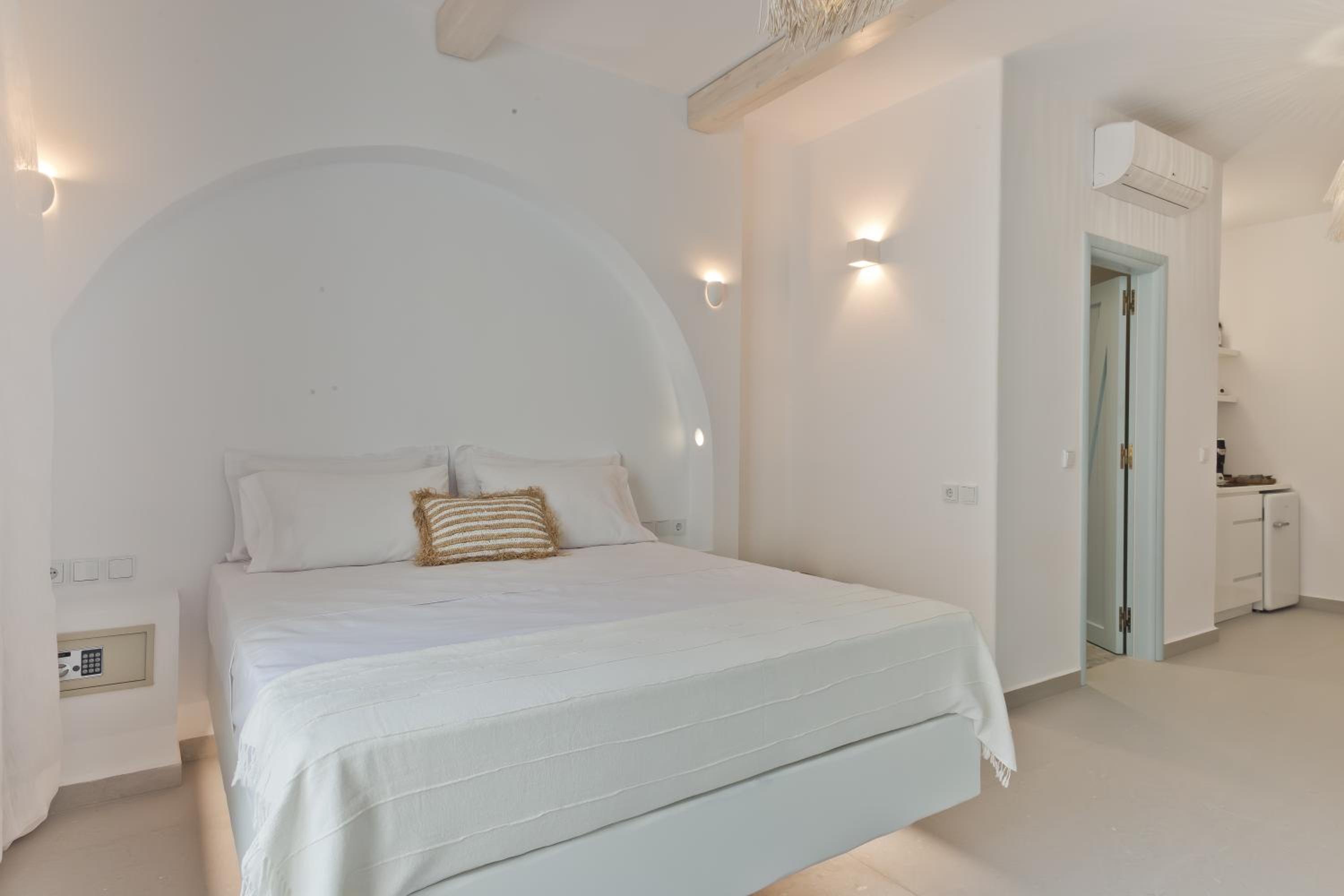 Deluxe Suite with Spa Bath photo 2