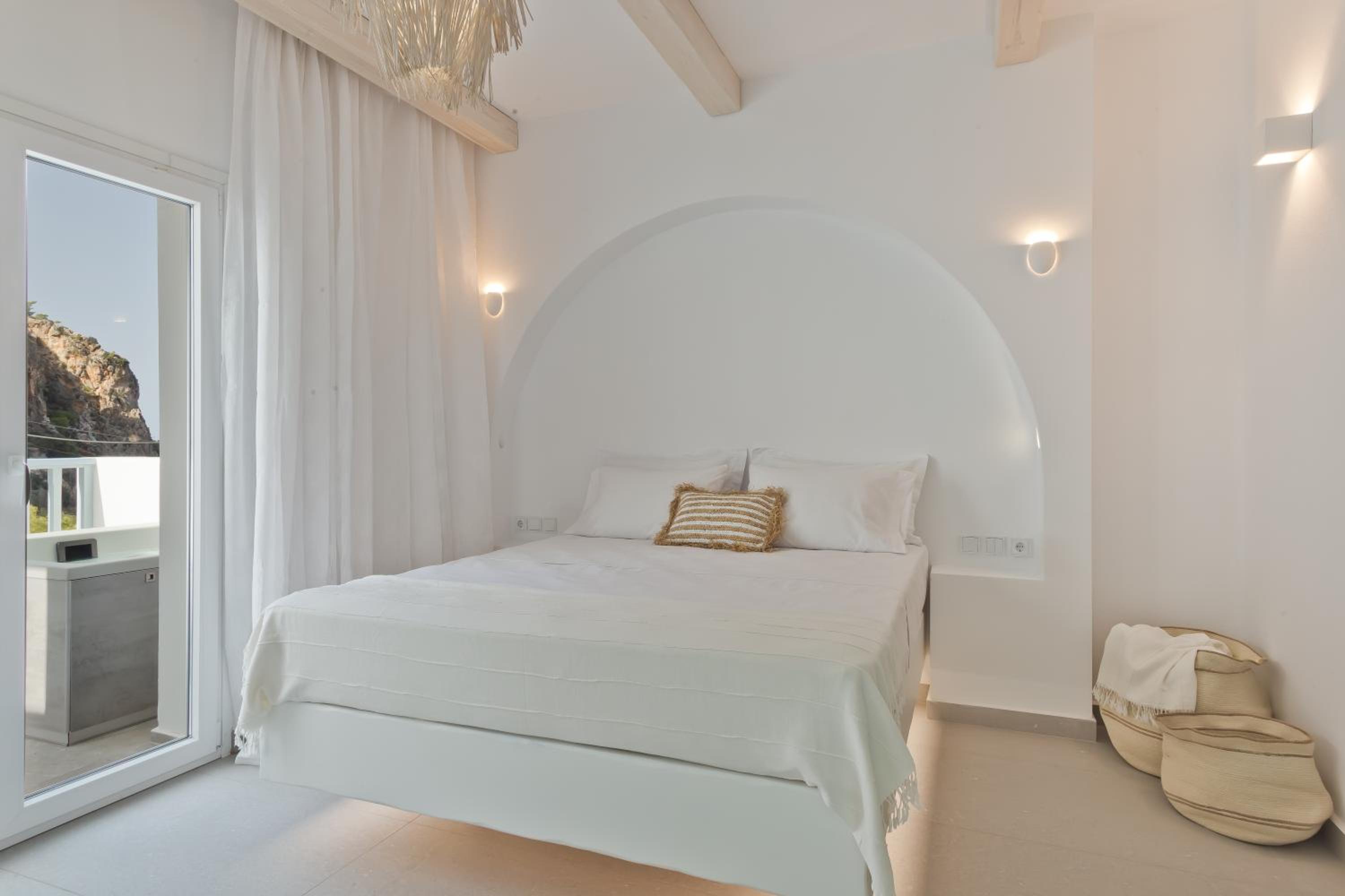 Deluxe Suite with Spa Bath and Sea View photo 3