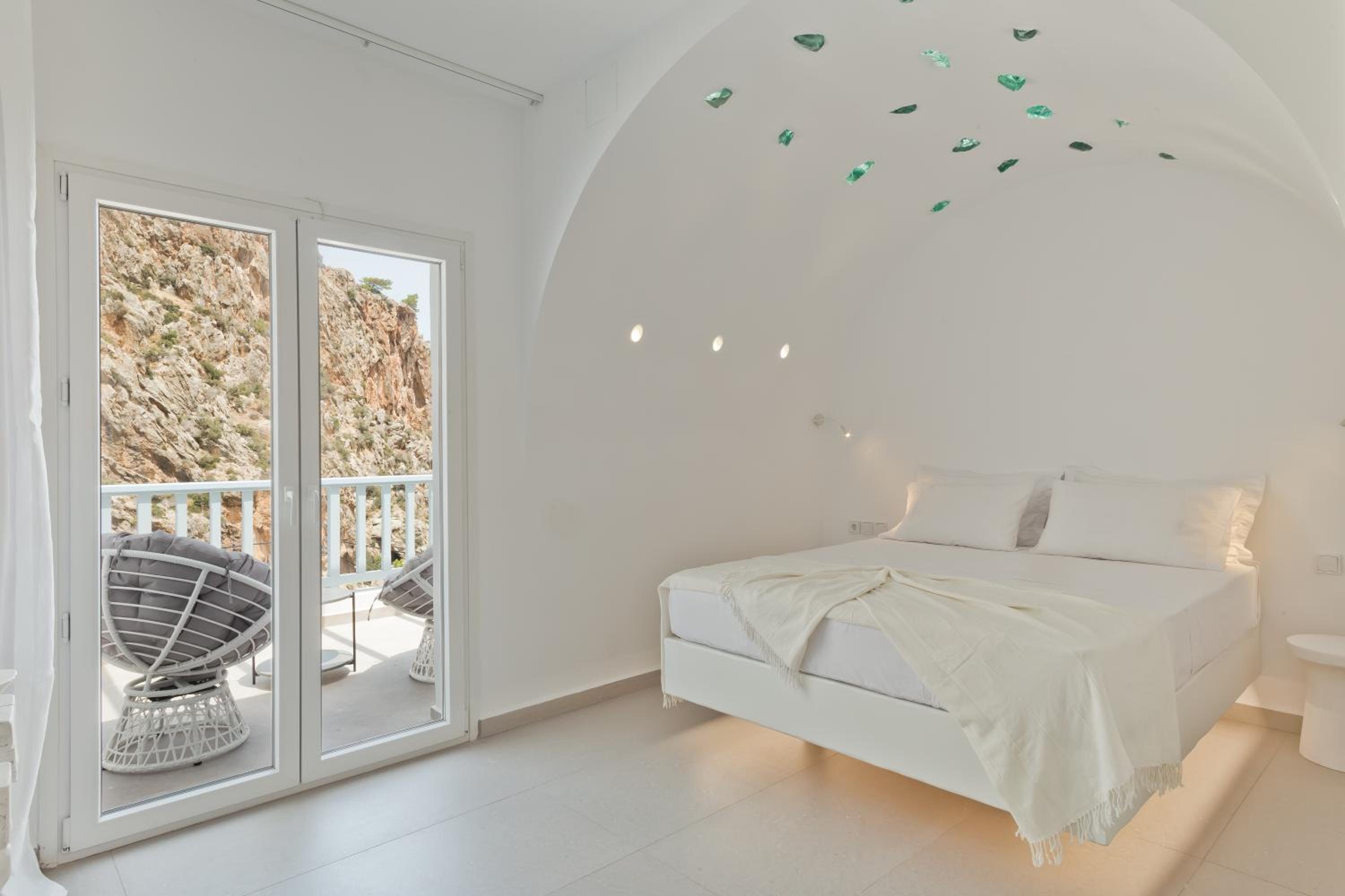 Deluxe Suite with Sea View photo 2