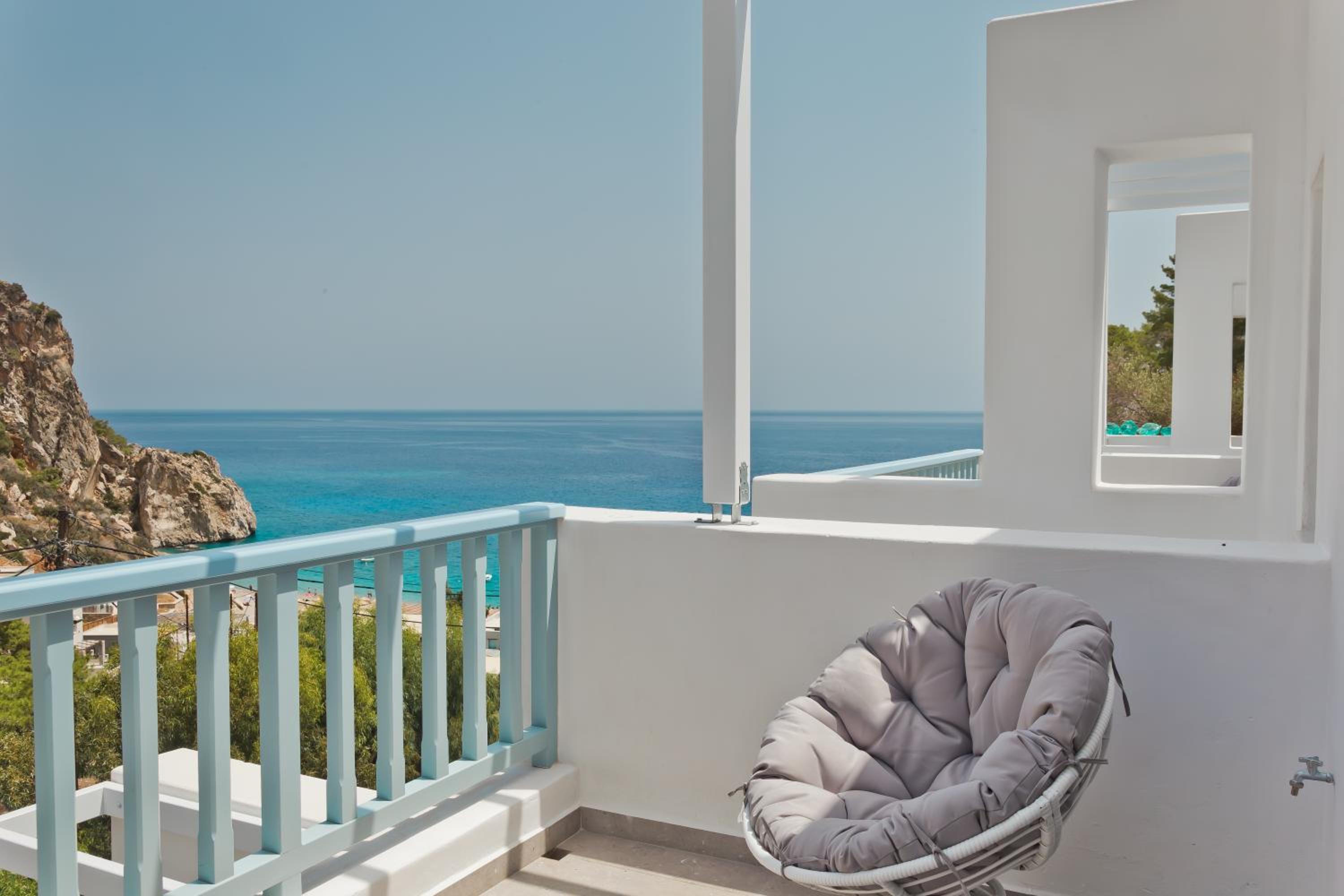 Deluxe Suite with Sea View photo 3