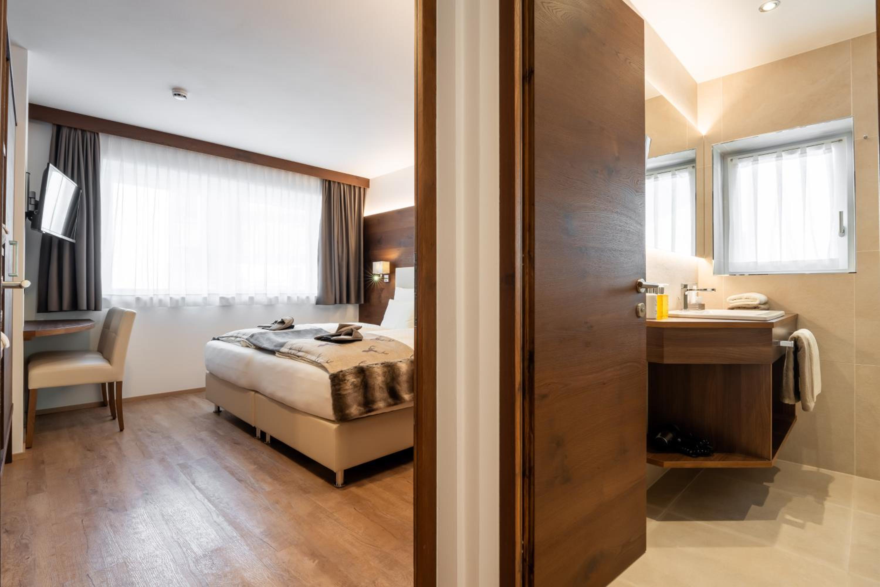 Deluxe Suite photo 2