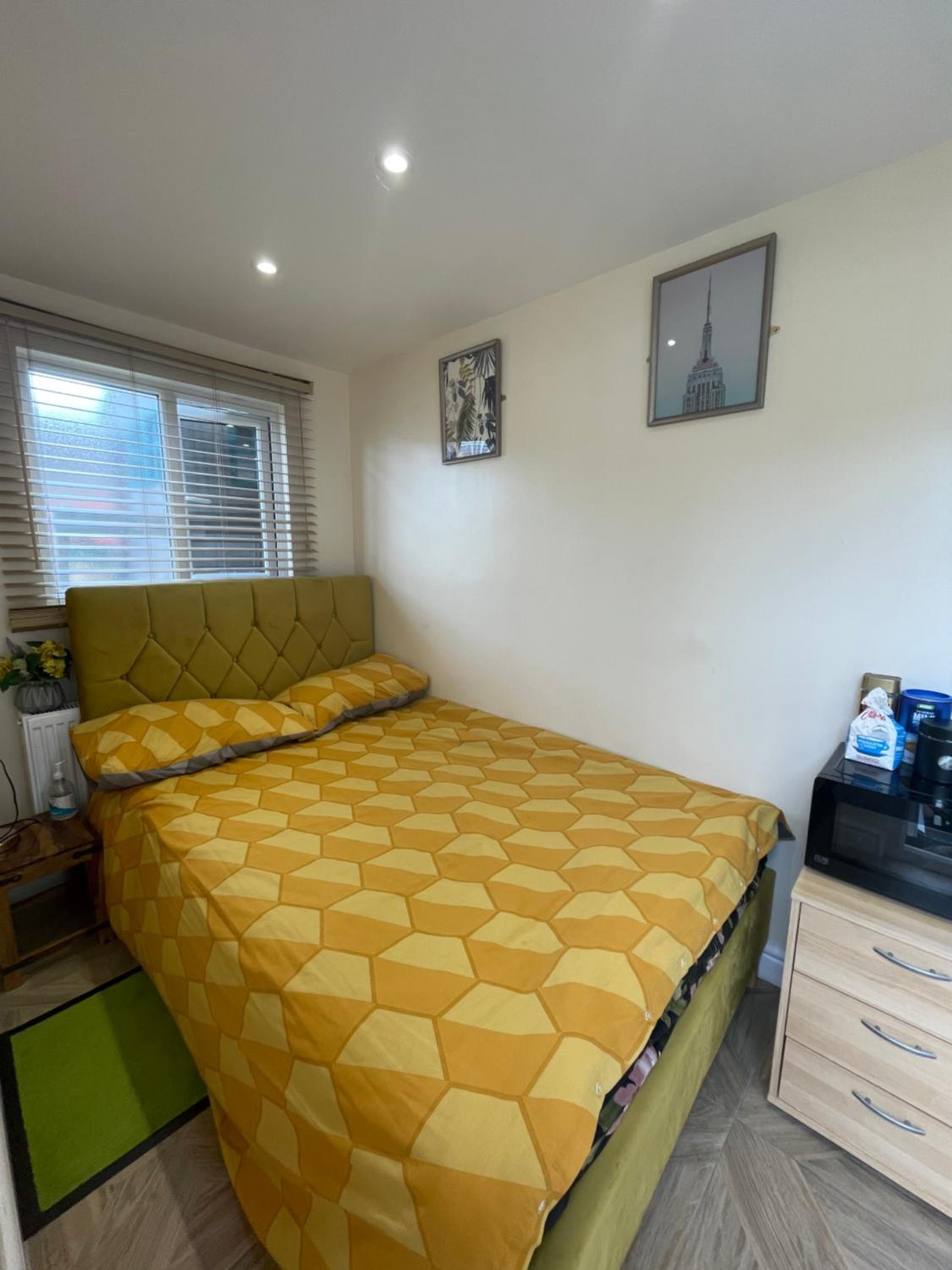 One-Bedroom Apartment photo 1