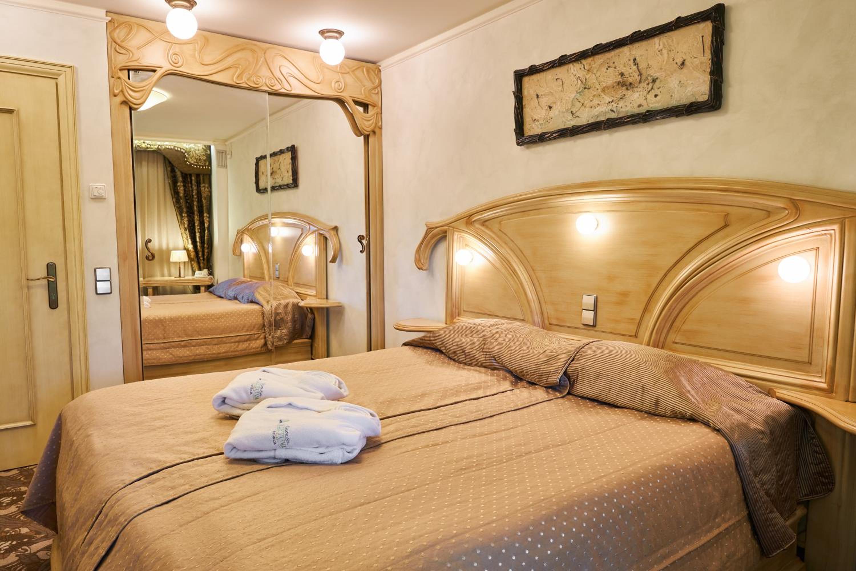 Deluxe Two-Bedroom Apartment with Spa Access - Photo 25