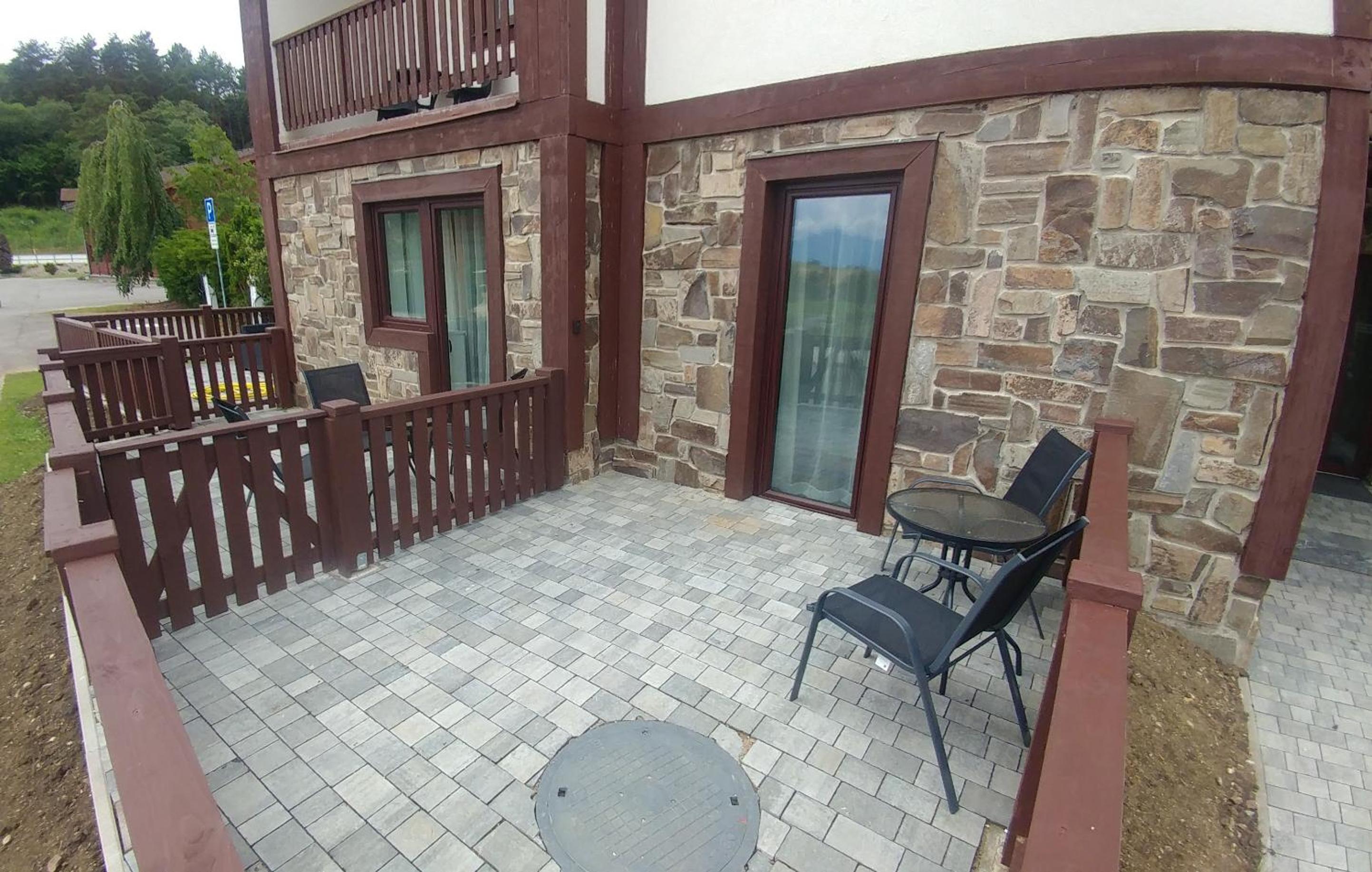 Deluxe Double Room (2 Adults + 1 Child) - Photo 4