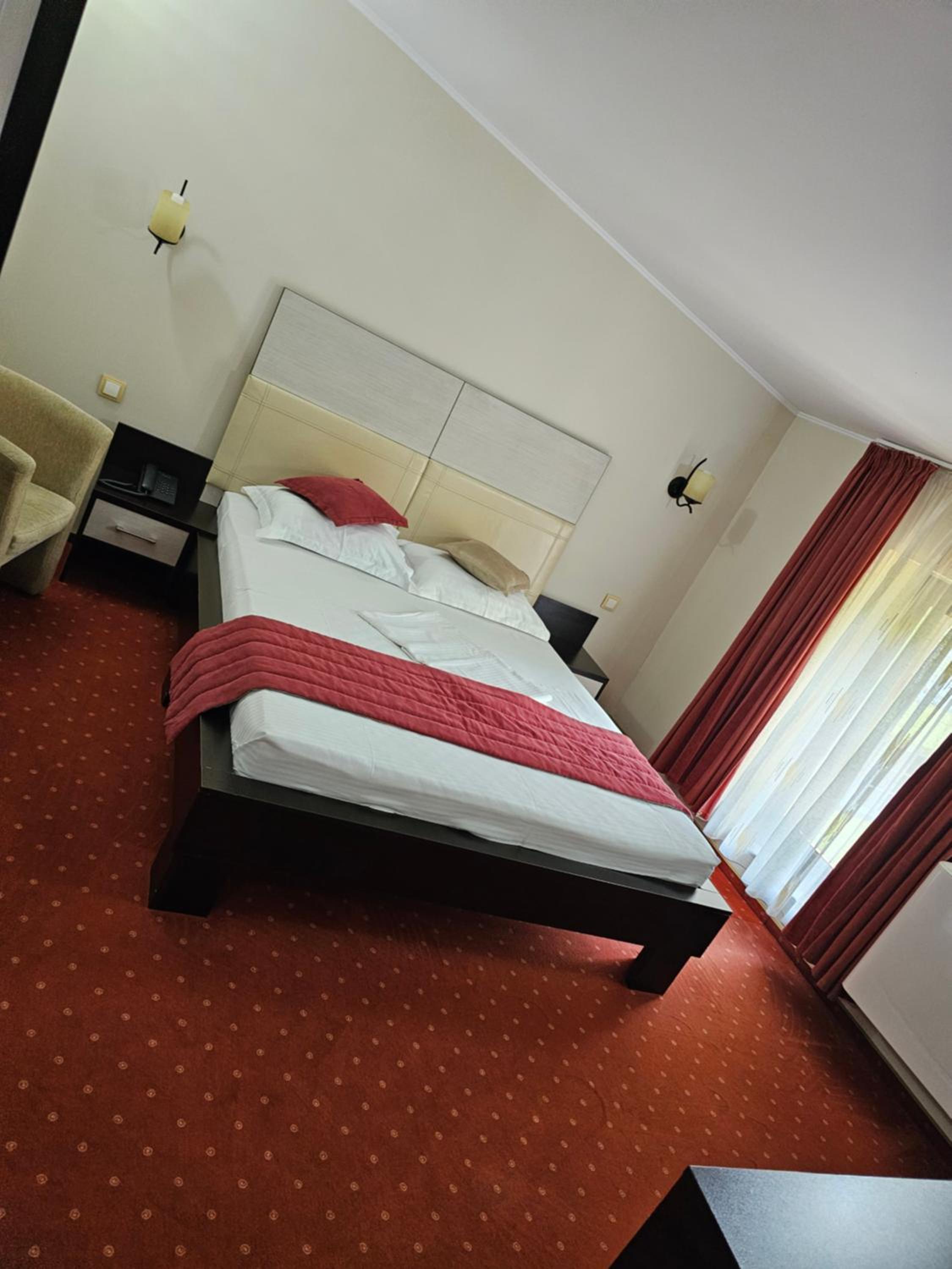 Large Double Room - Photo 4