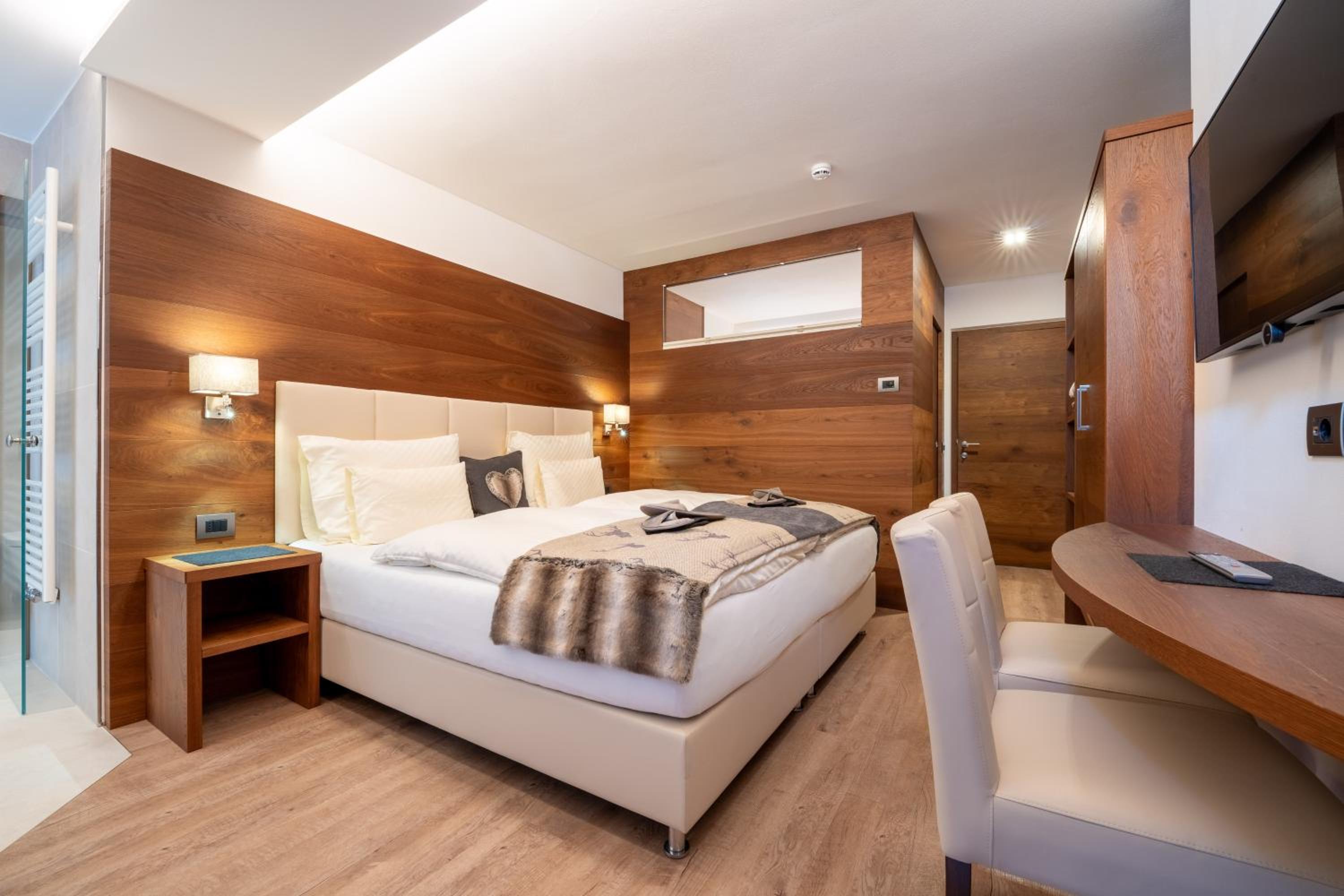 King Suite with Spa Bath photo 1