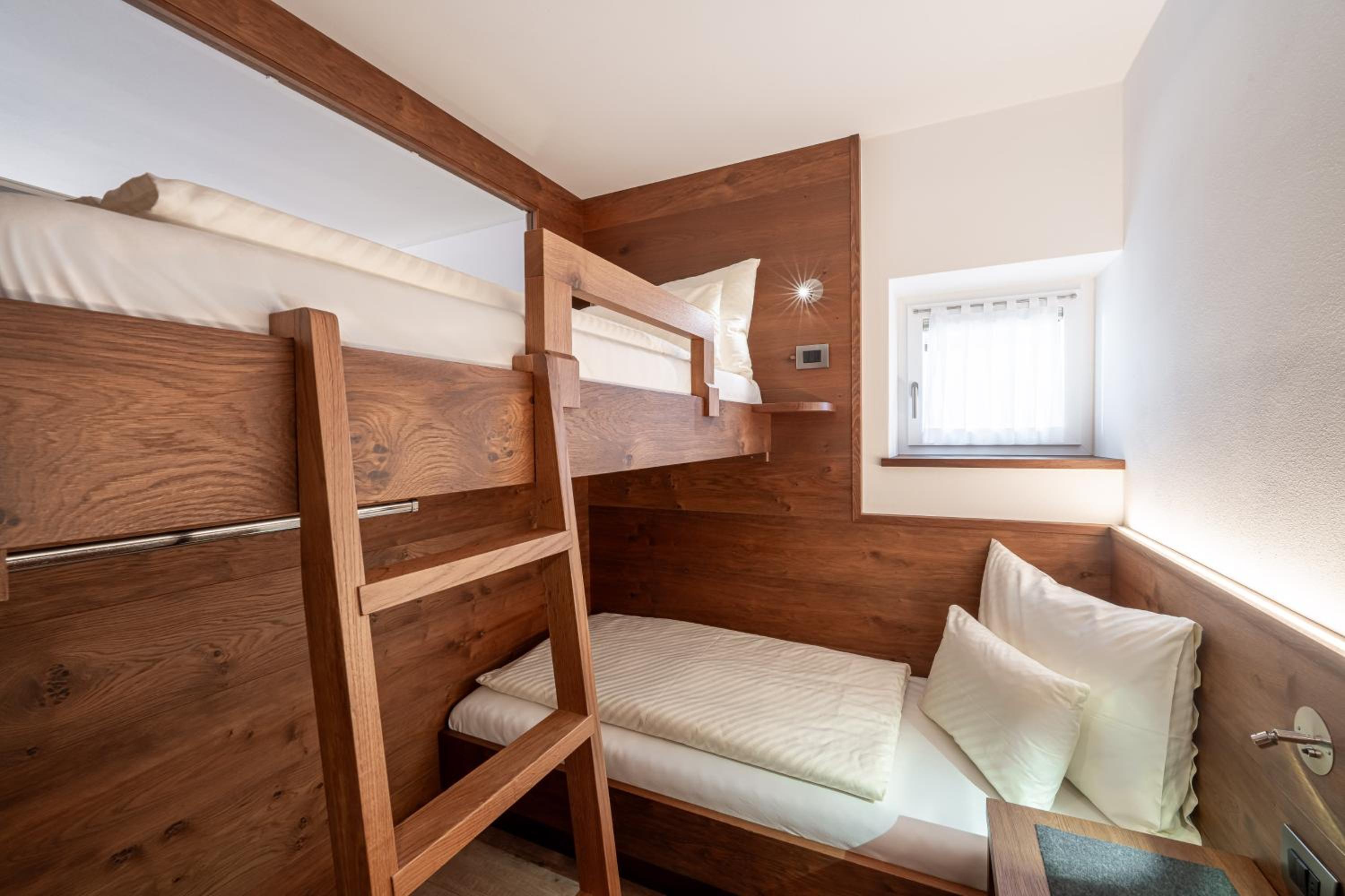 King Suite with Spa Bath photo 2