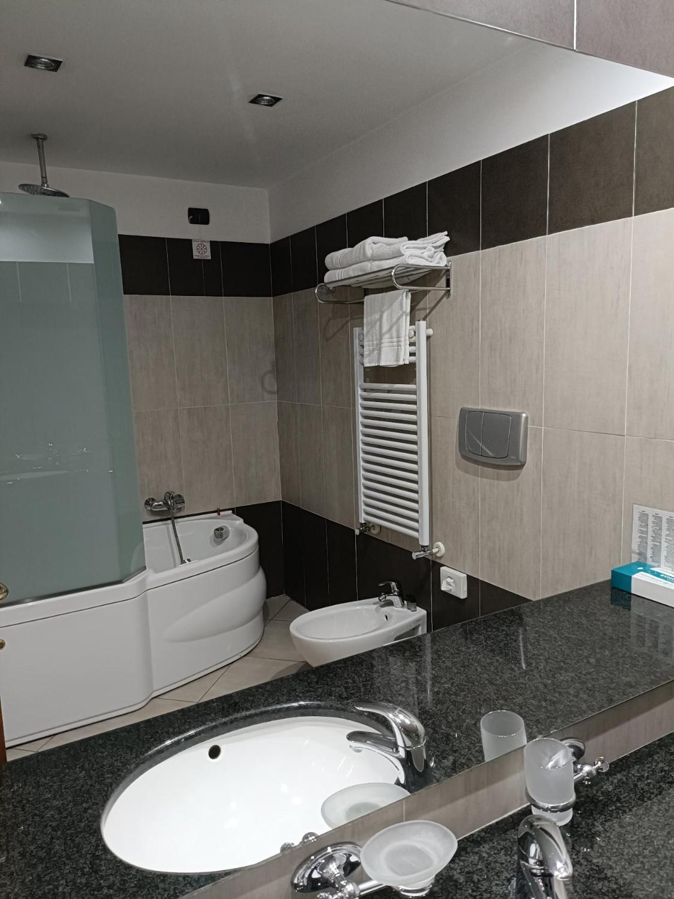 Double Room - Photo 7