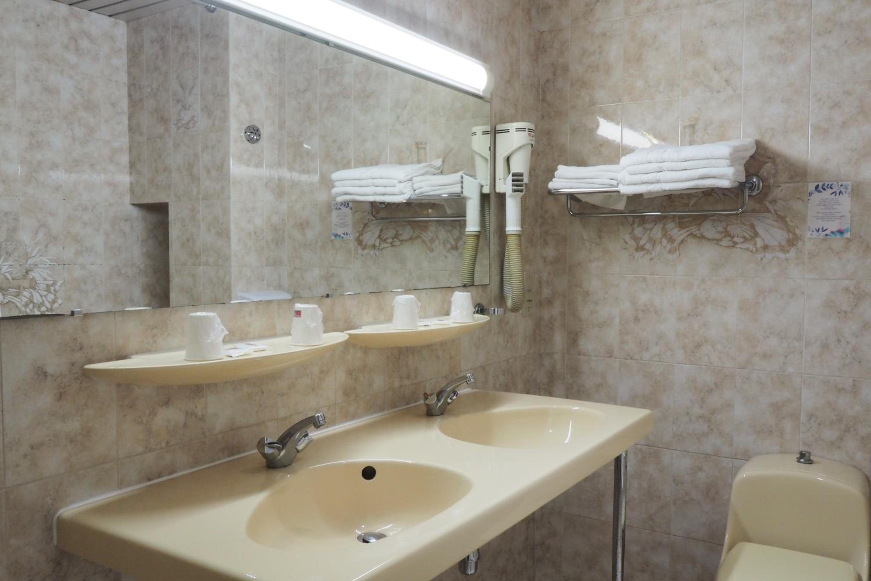 Quadruple Room - Photo 4