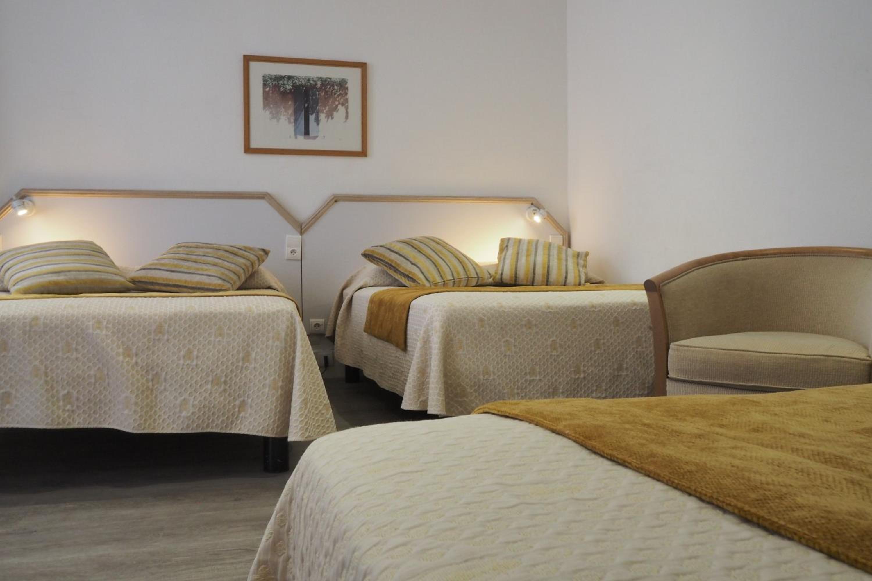 Quadruple Room - Photo 9