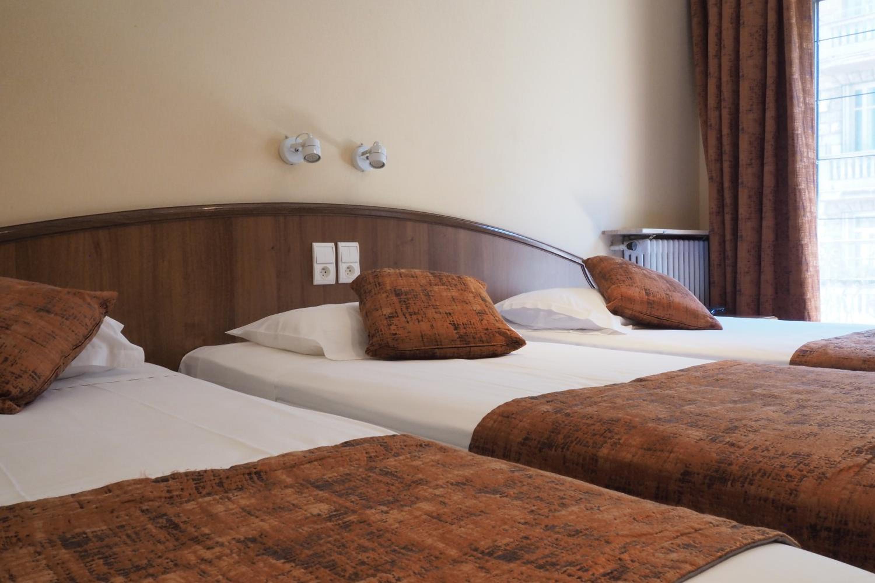 Quadruple Room - Photo 8