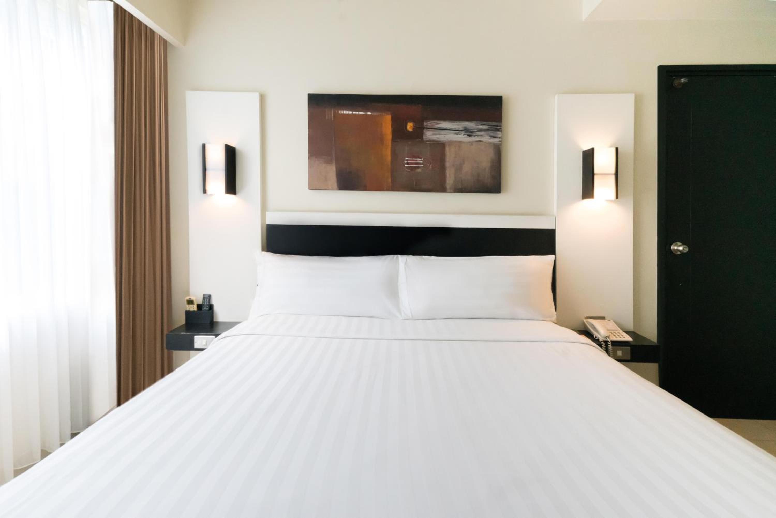 Deluxe Room - Photo 5
