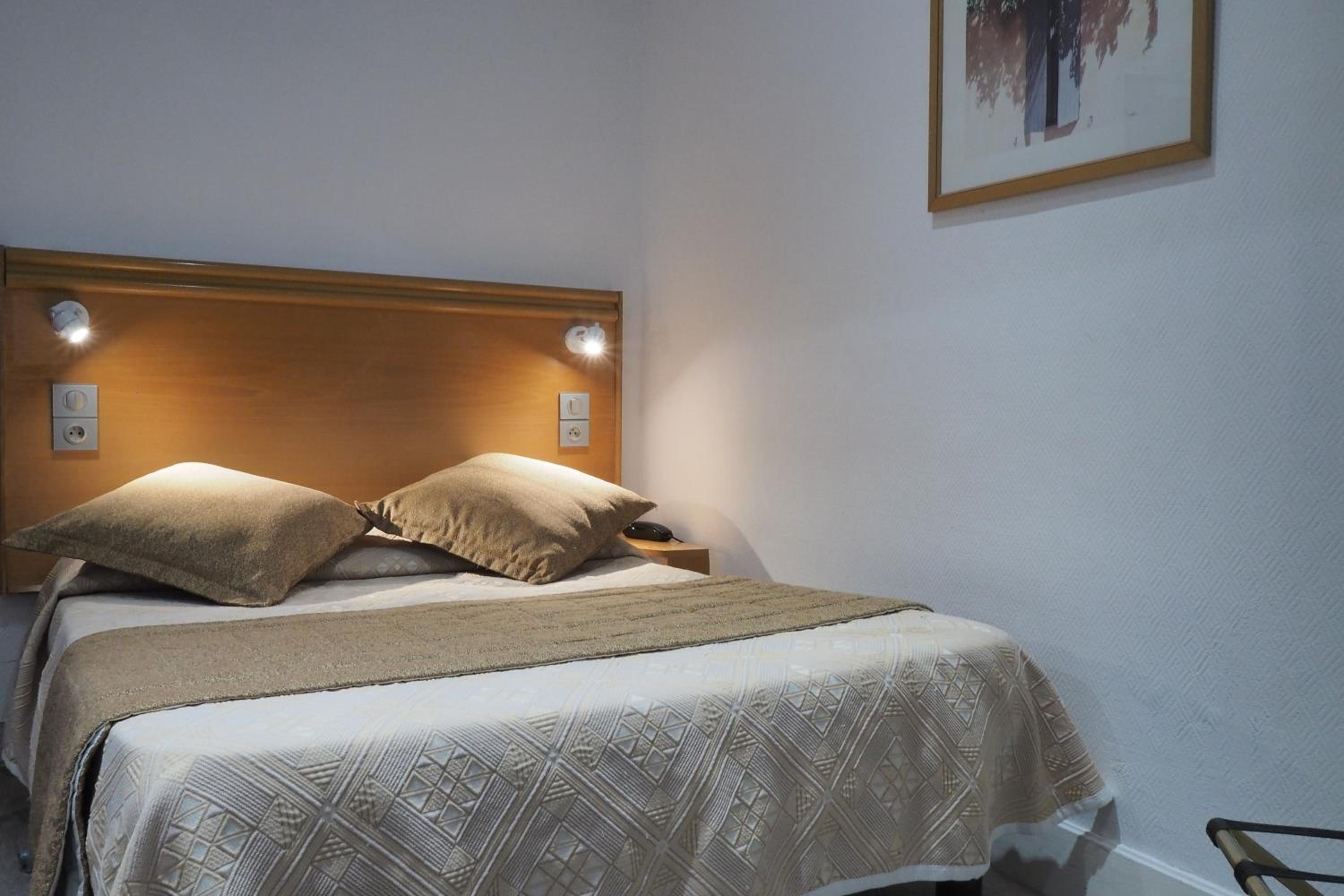 Standard Double Room - Photo 6