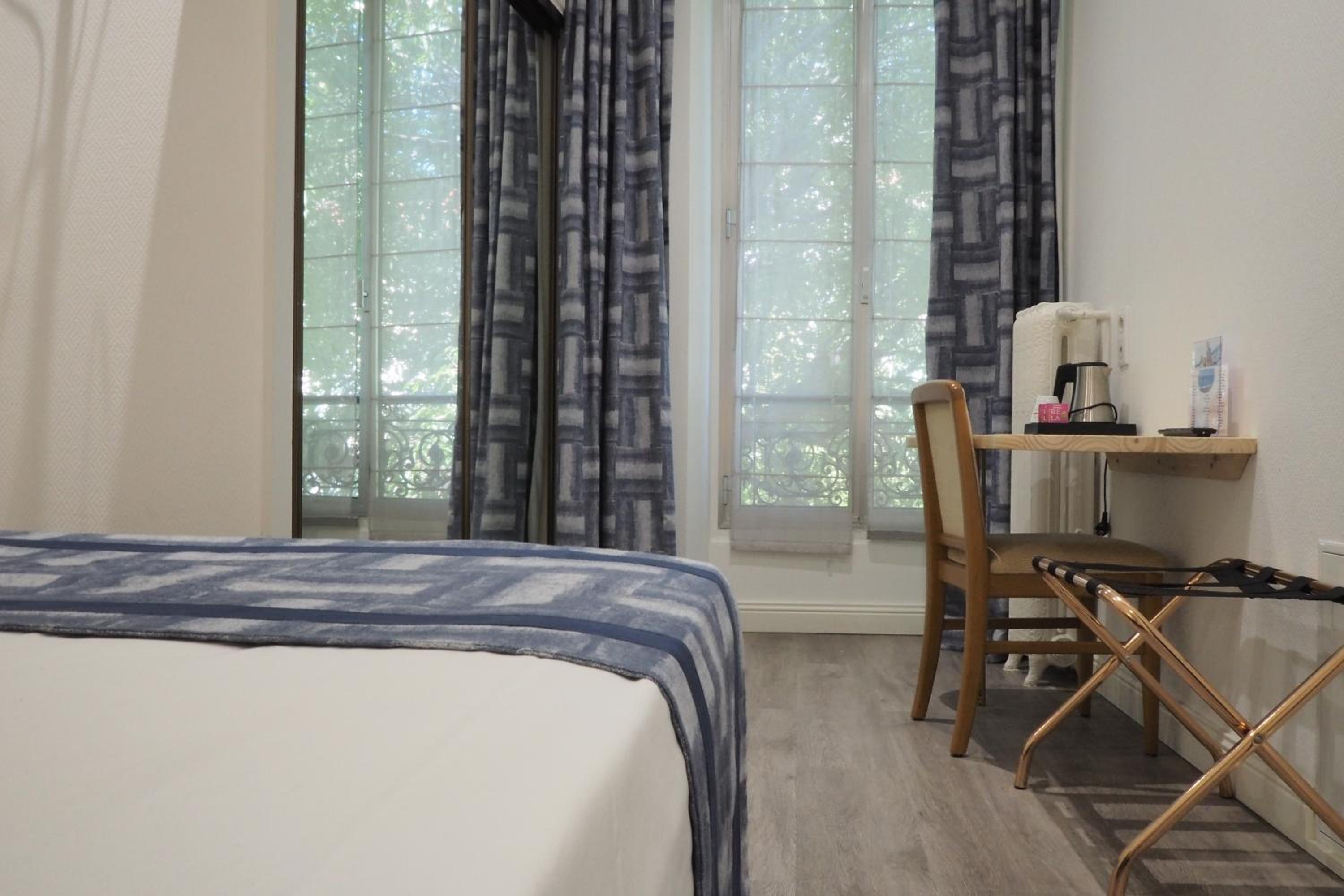 Standard Double Room - Photo 8