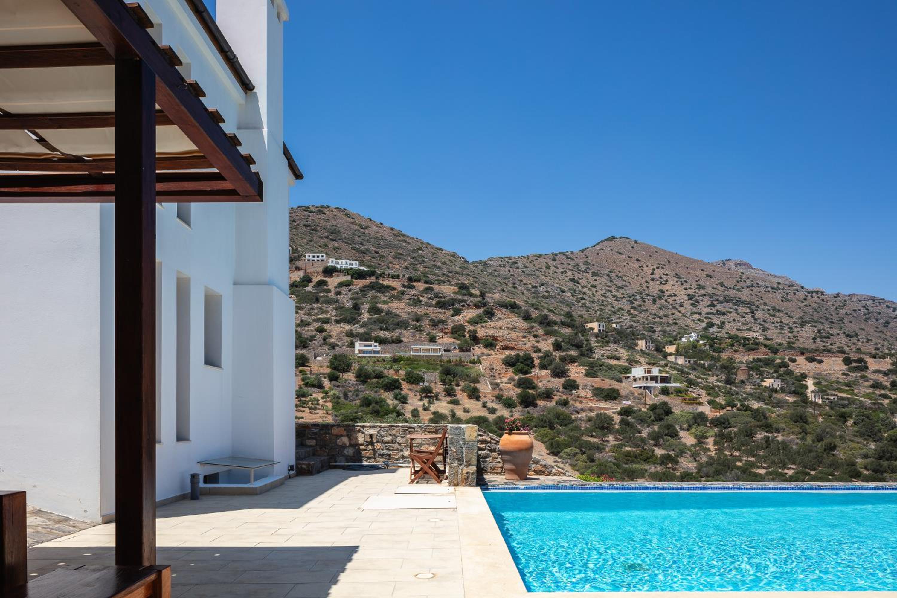 Three-Bedroom Villa photo 2