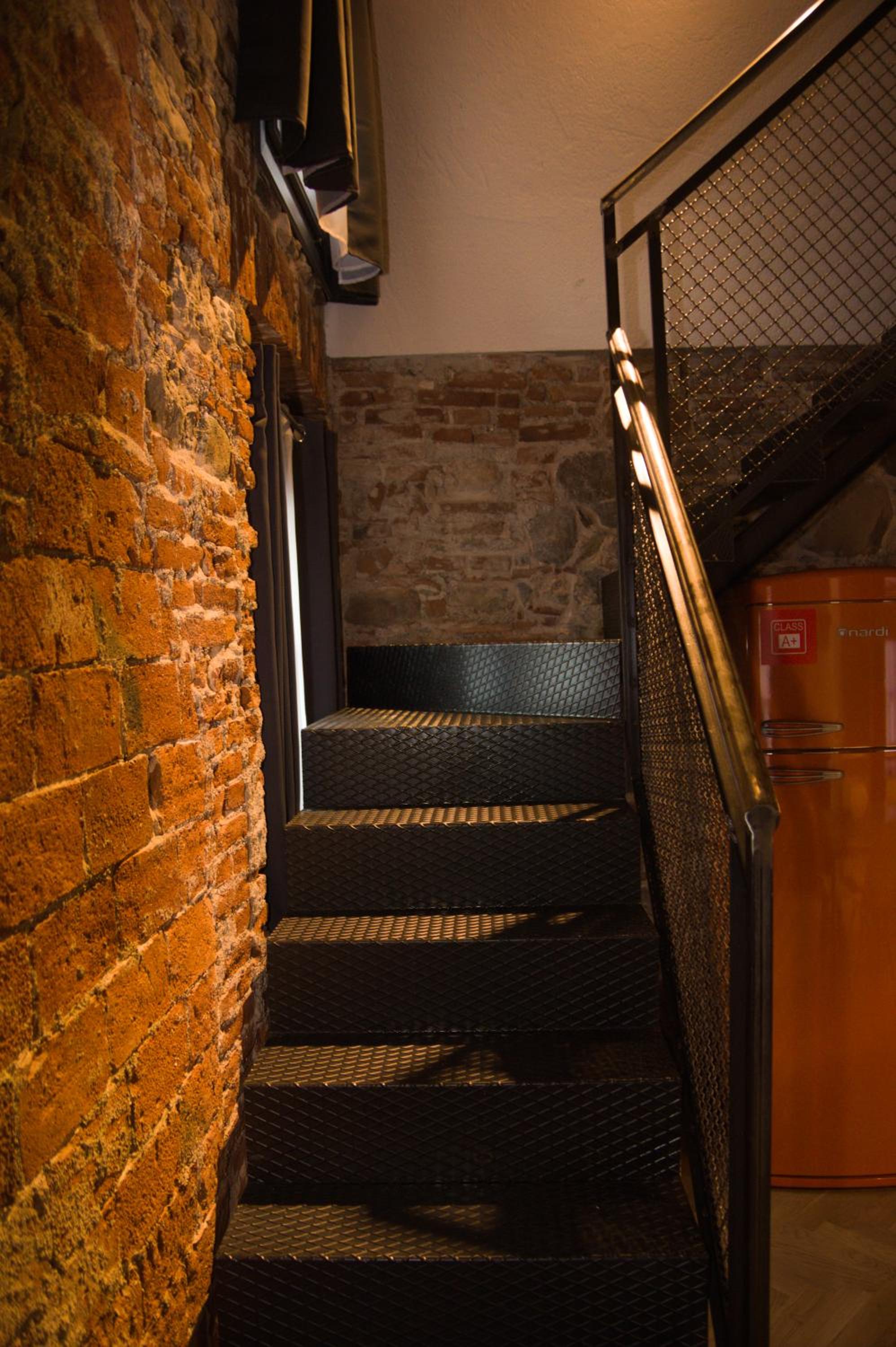Apartment - Split Level - Photo 4