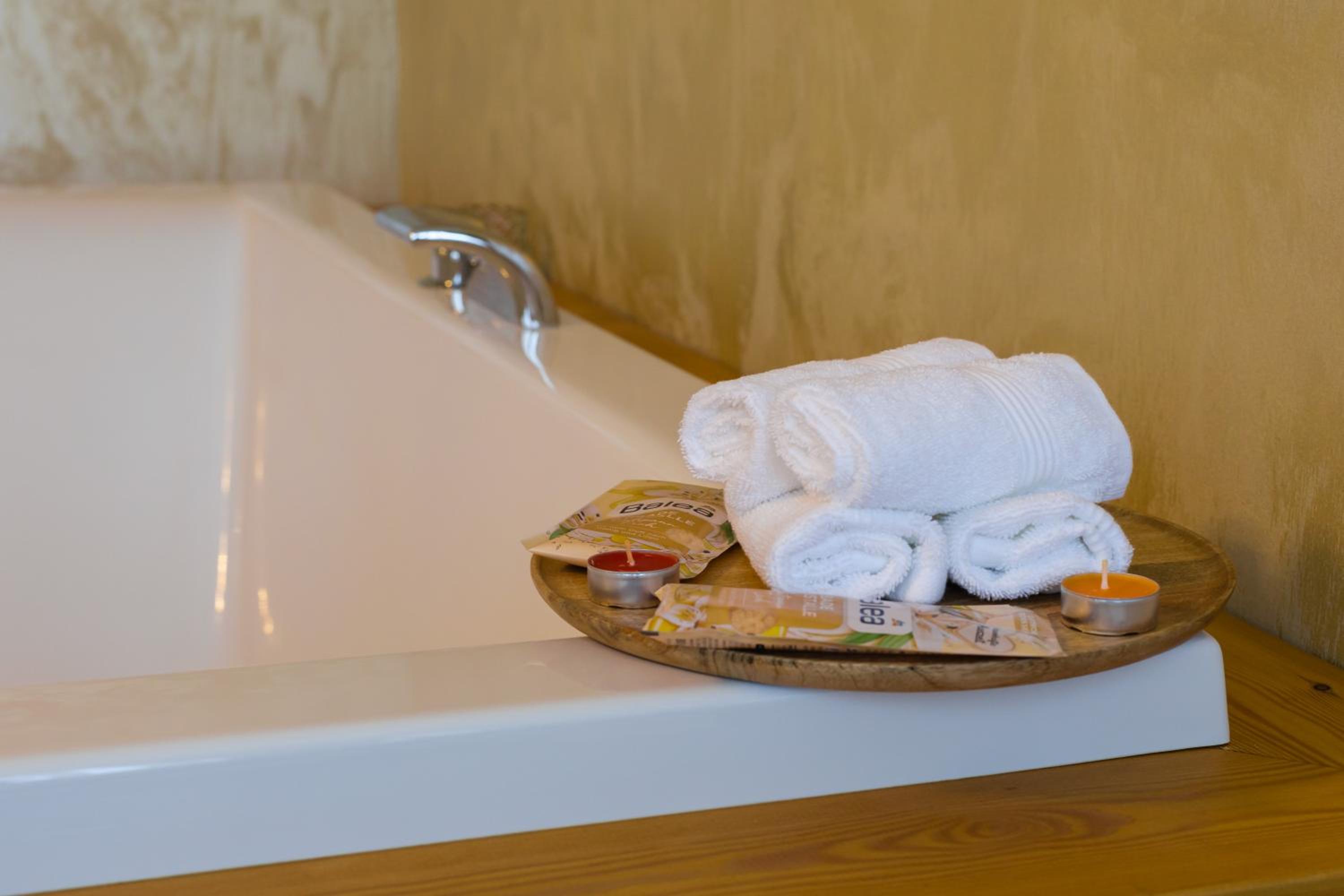 King Room with Spa Bath - Photo 6