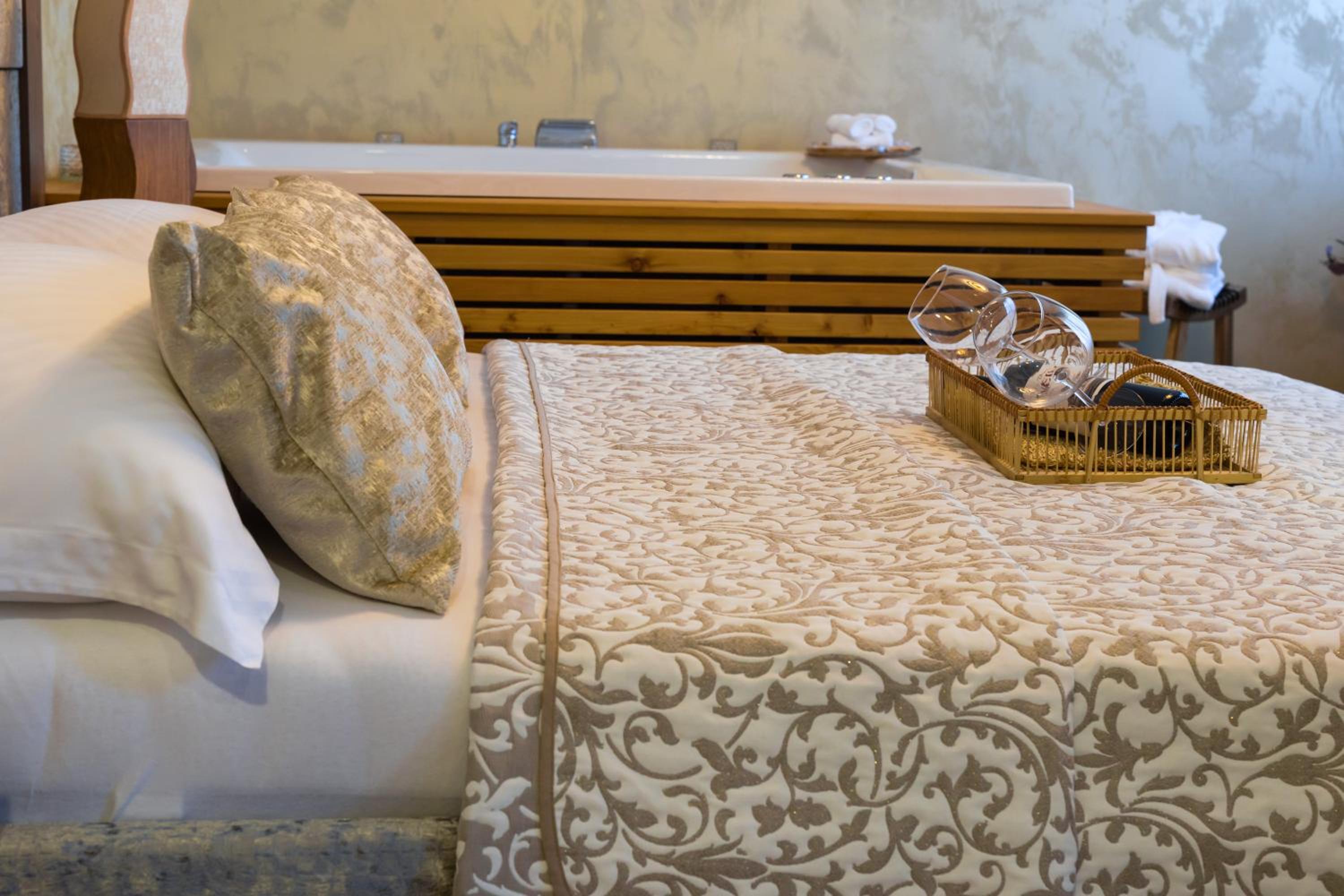 King Room with Spa Bath - Photo 15