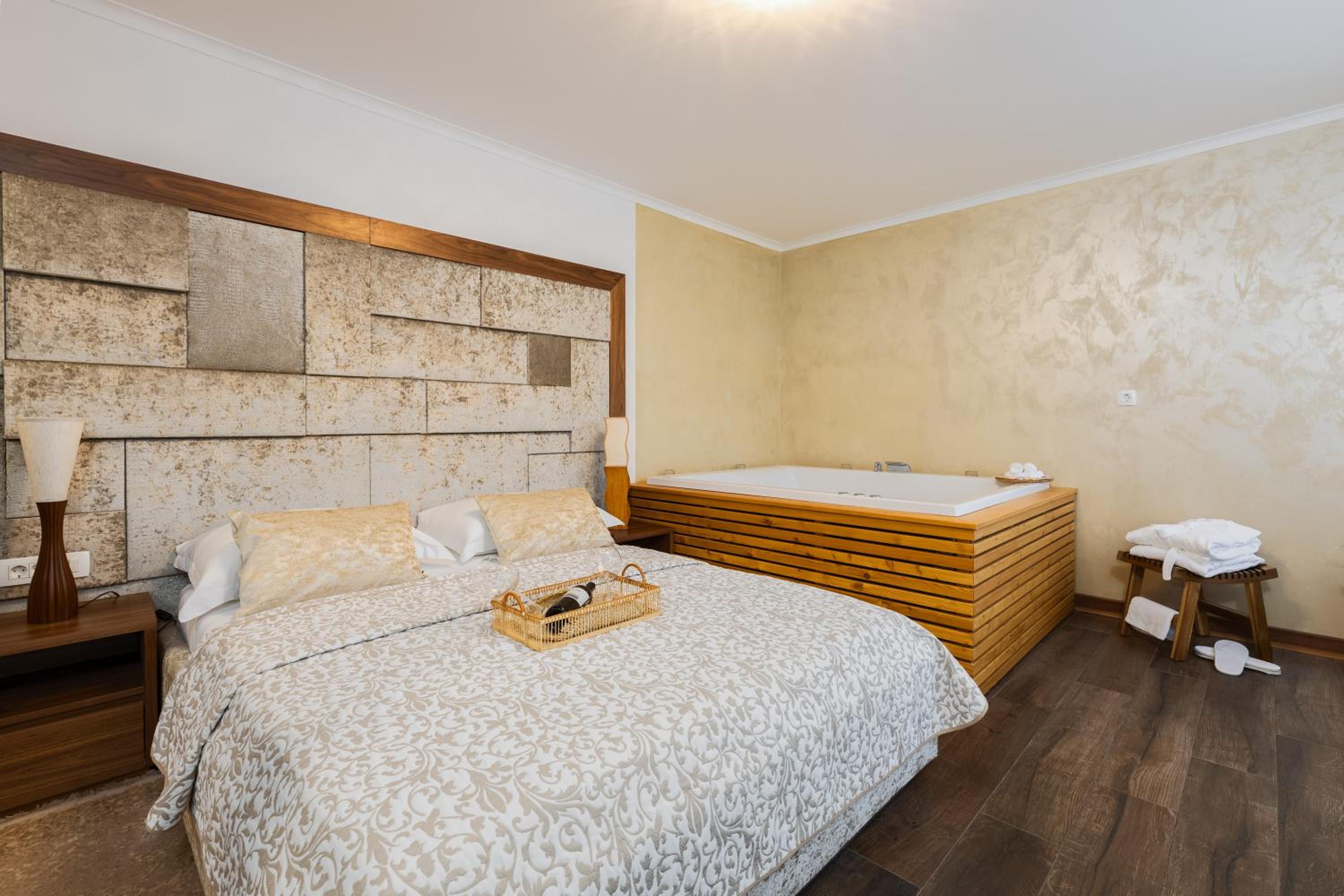 King Room with Spa Bath - Photo 1