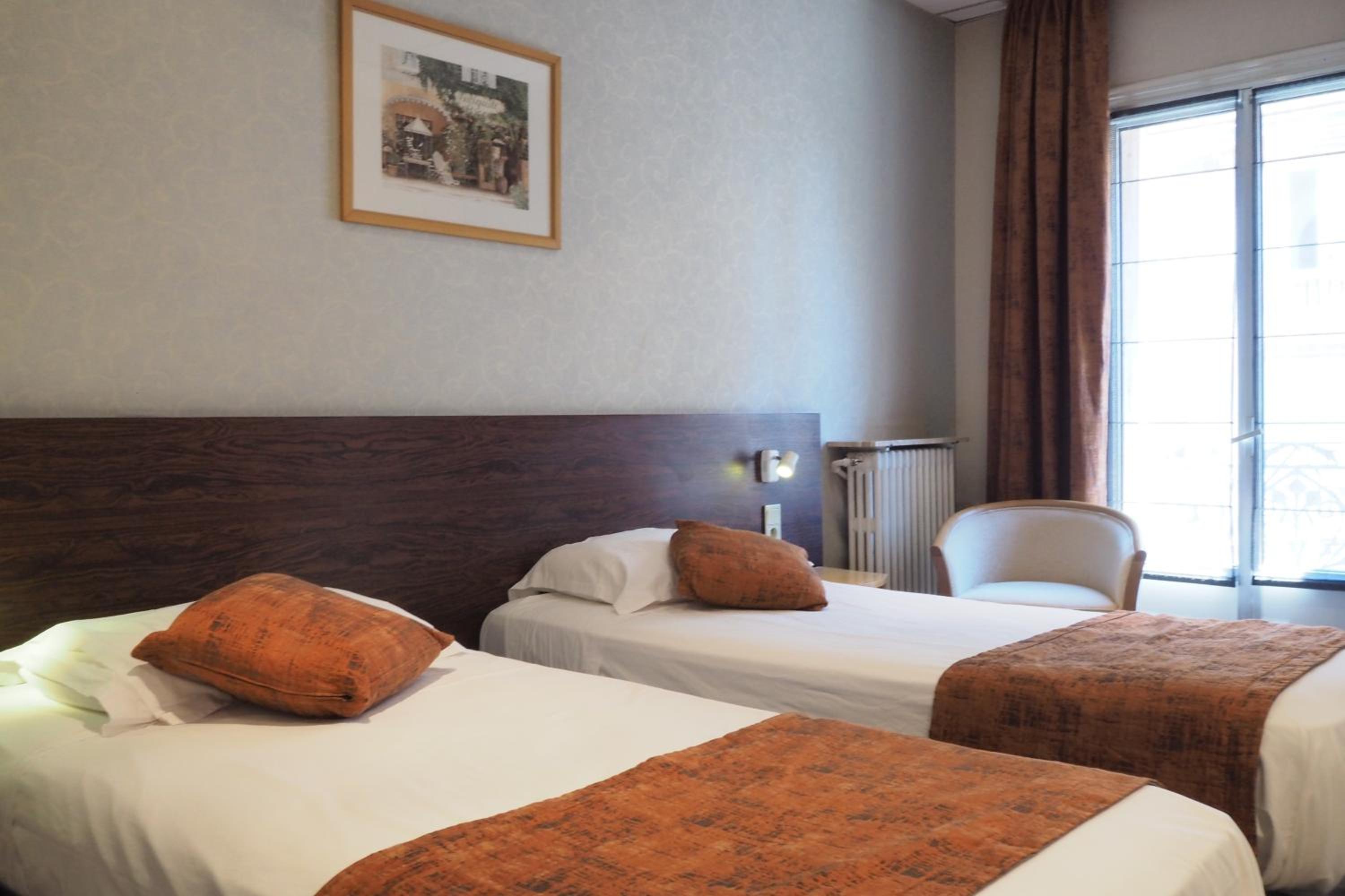 Standard Twin Room - Photo 4