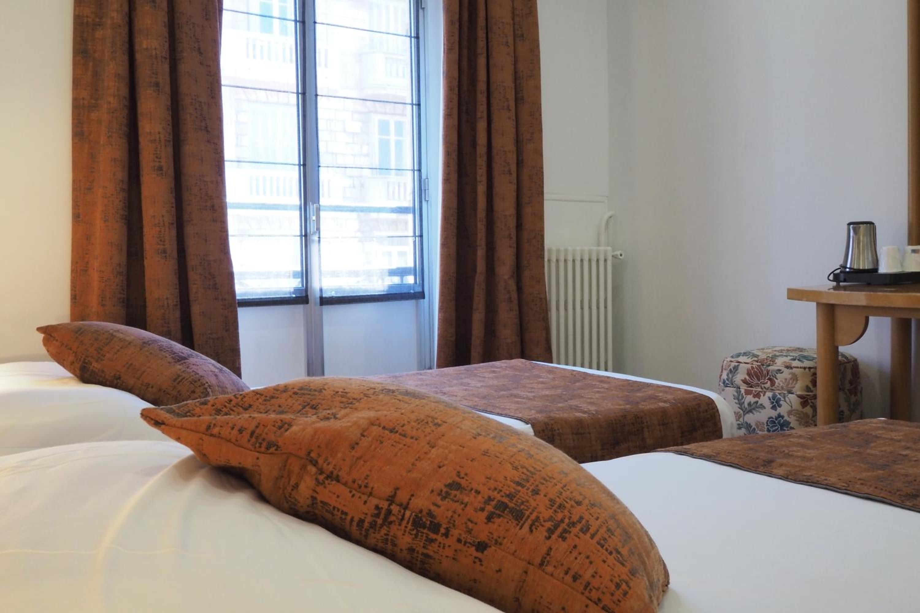 Standard Twin Room - Photo 7