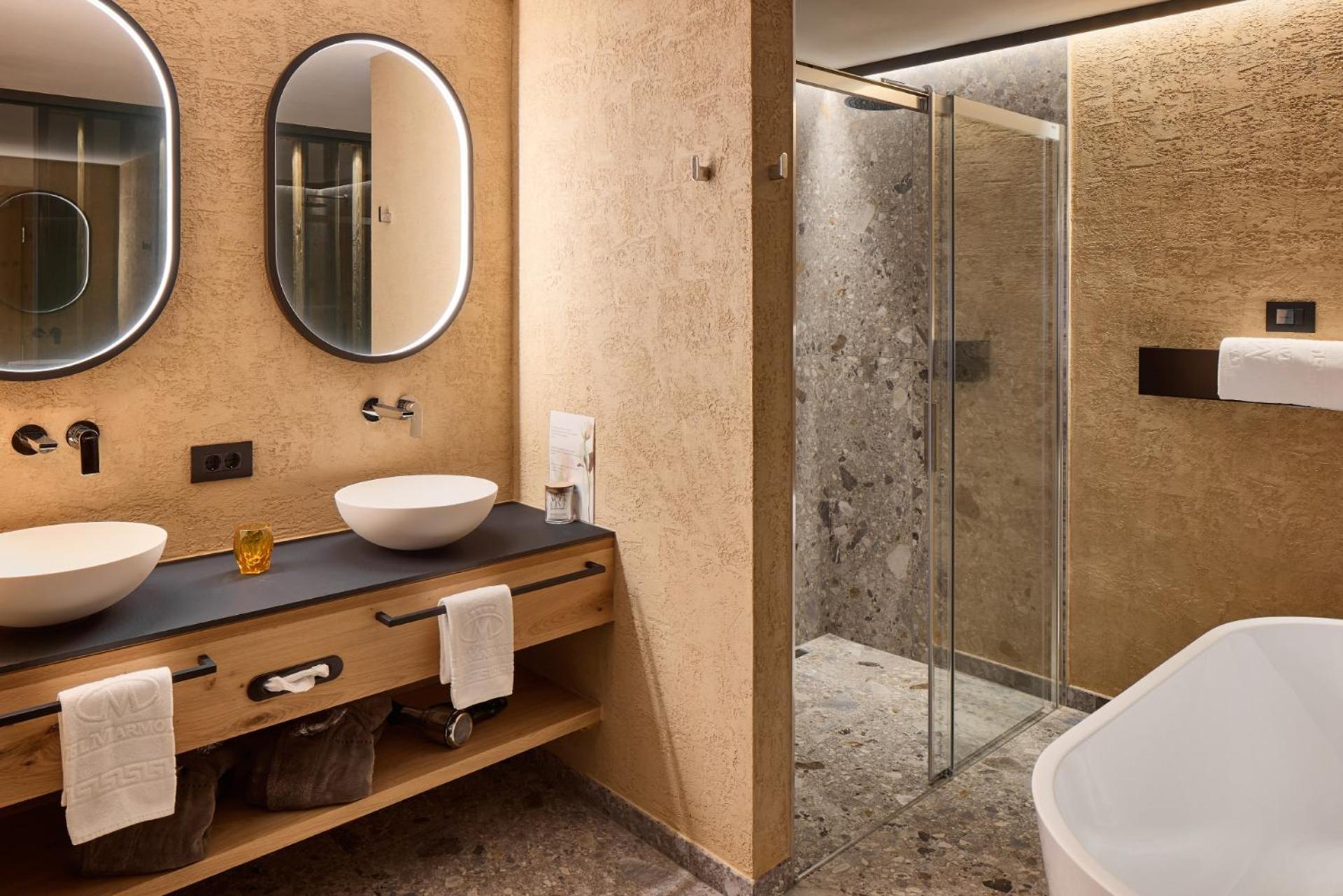Deluxe Suite - Photo 3
