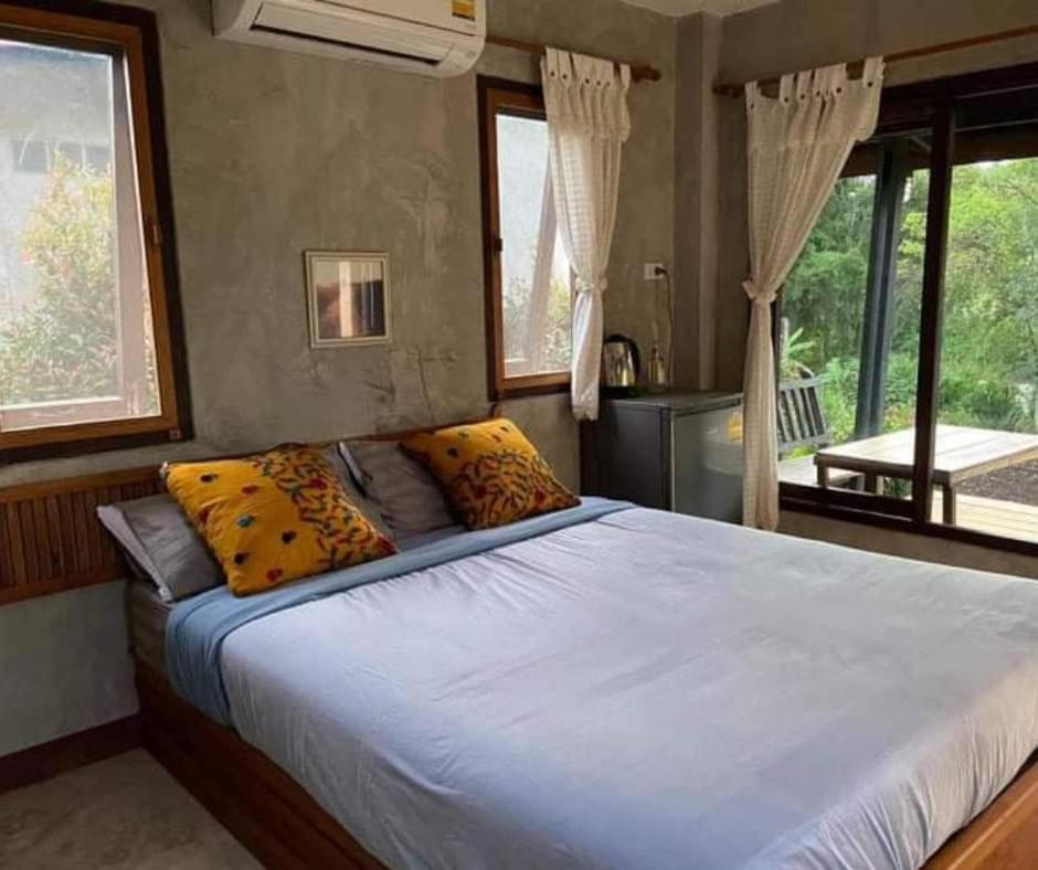 Queen Room with Balcony photo 1
