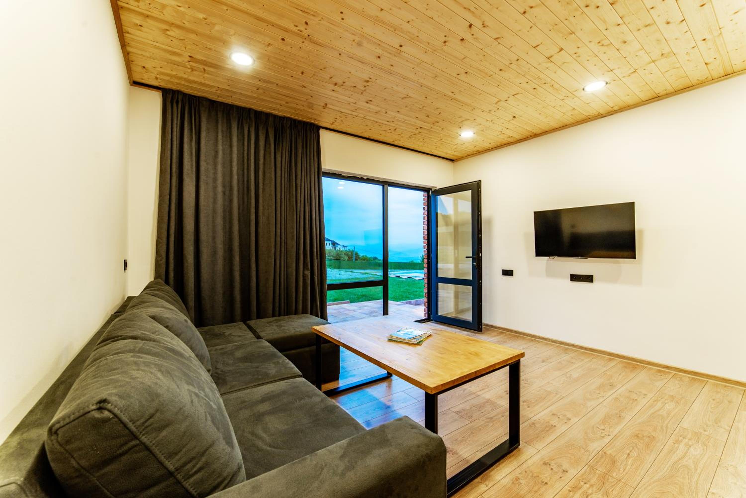 Apartment with Mountain View photo 1