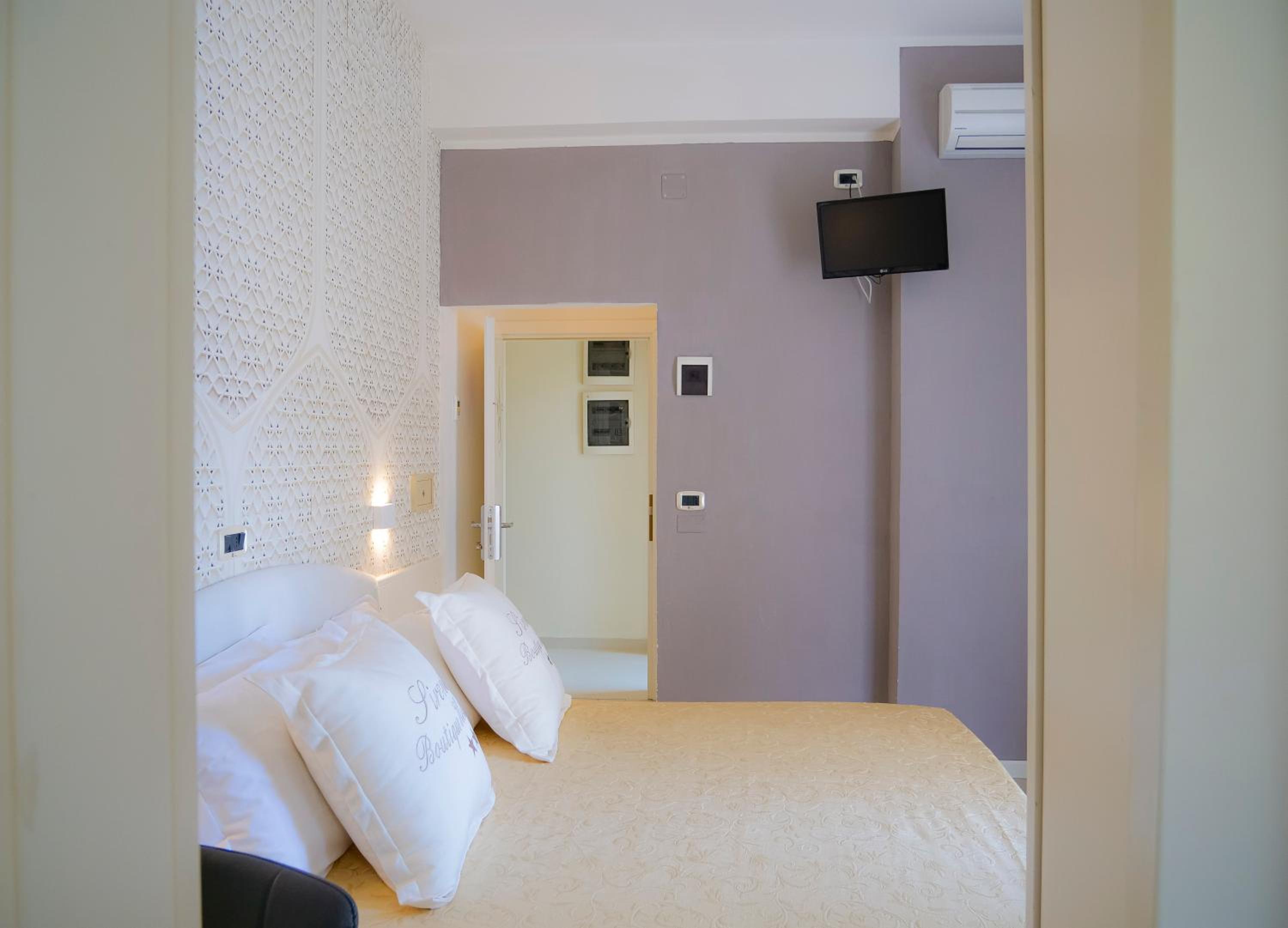 Superior Double or Twin Room - Photo 11