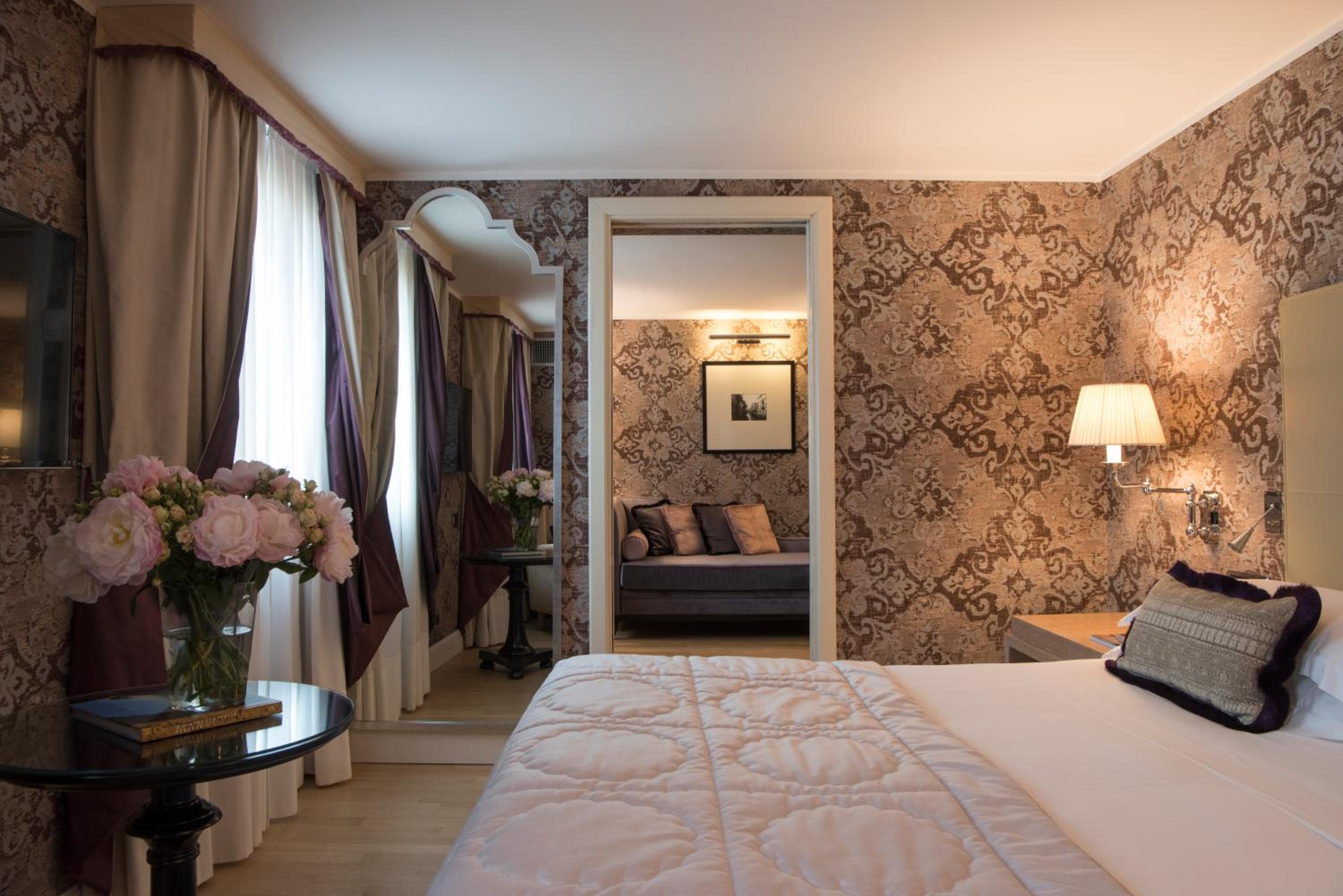 Deluxe Double Room with Canal View - Photo 13