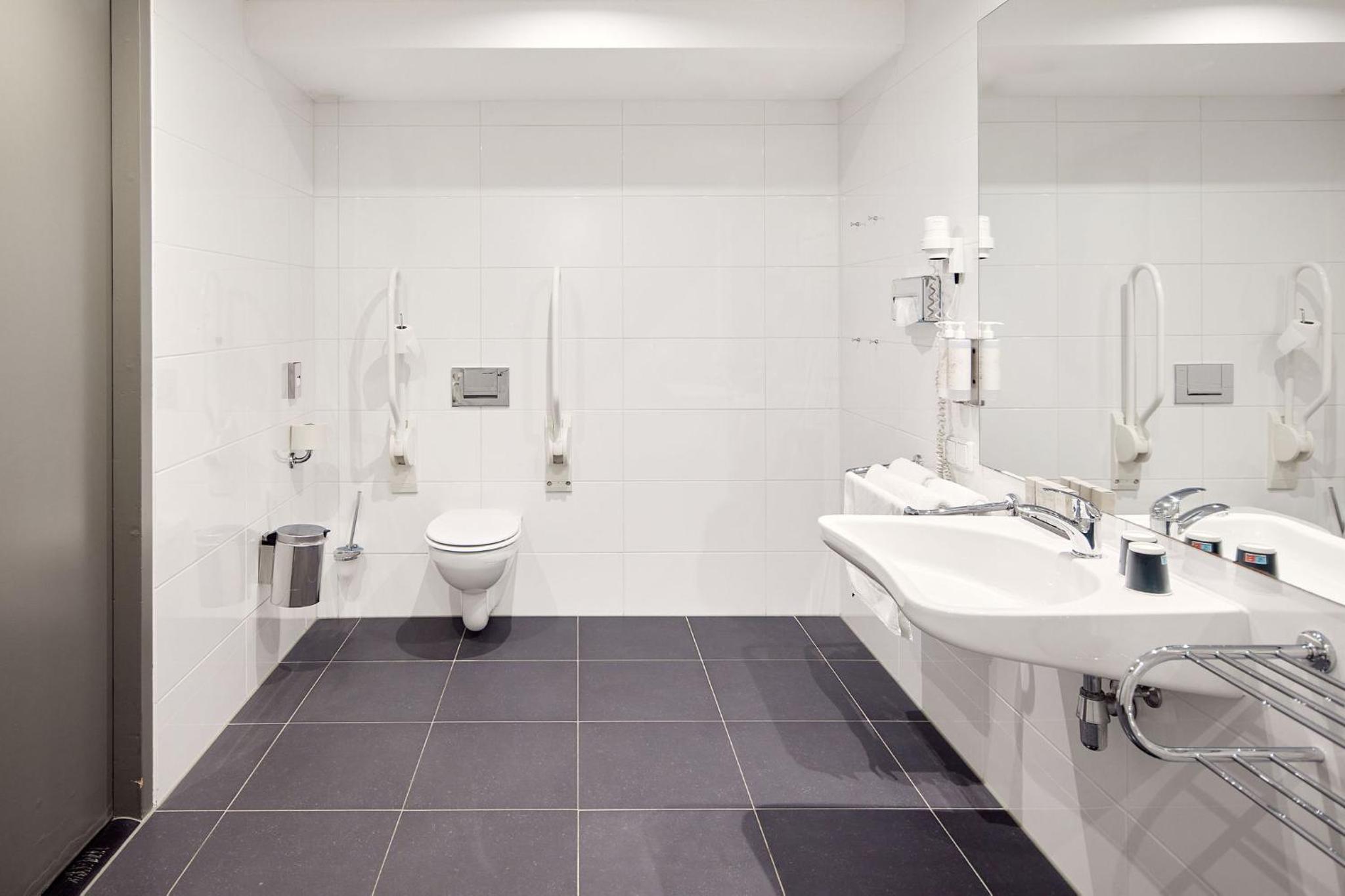 Disabled Accessible Room  photo 3