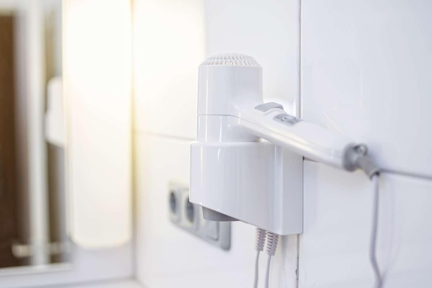 Standard Room - 1 Double Bed 1 Single Bed